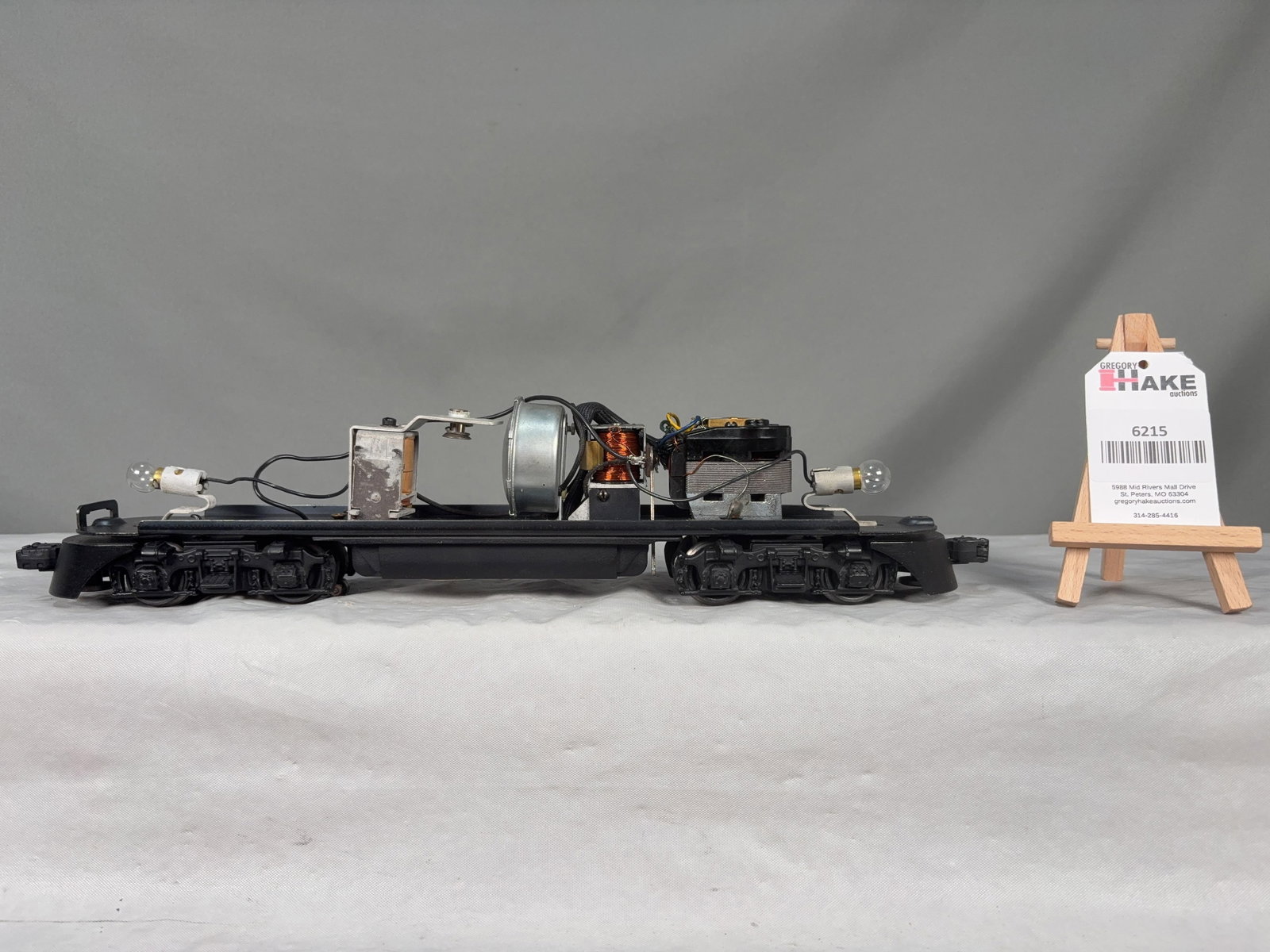 Lionel Postwar 2350 New Haven EP5 Powered Frame (1 of 6)