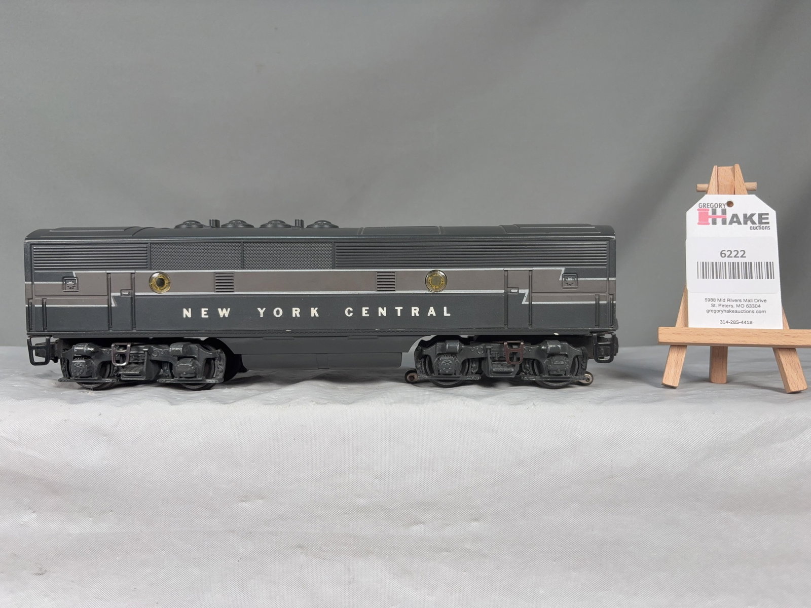 Lionel Postwar 2344 C NYC F3 Dummy B Unit (1 of 6)