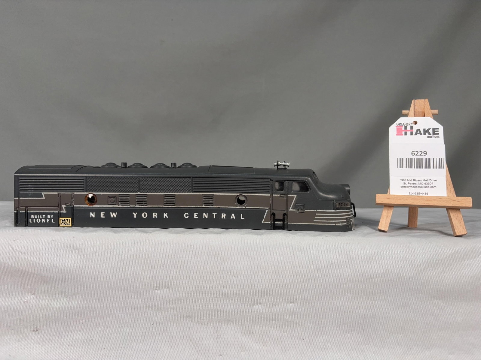 Lionel Postwar 2344 NYC F3 A Unit Shell Only (1 of 6)