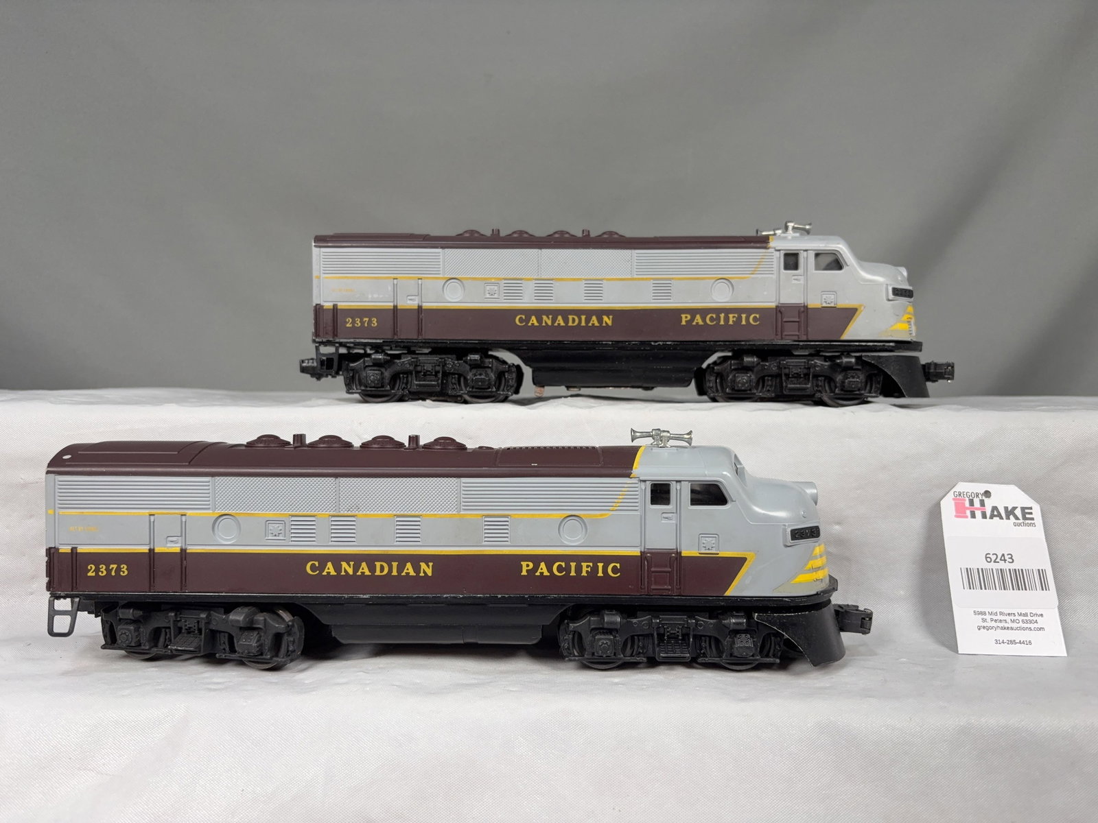 Lionel Postwar 2373 Canadian Pacific AA Diesel F3 Locomotives: Lionel Postwar 2373 Canadian Pacific AA Diesel F3 Locomotives. These are very nice looking locomotives with some rubbing on the roof, high spots and a very small area the size 1/8 of an inch paint