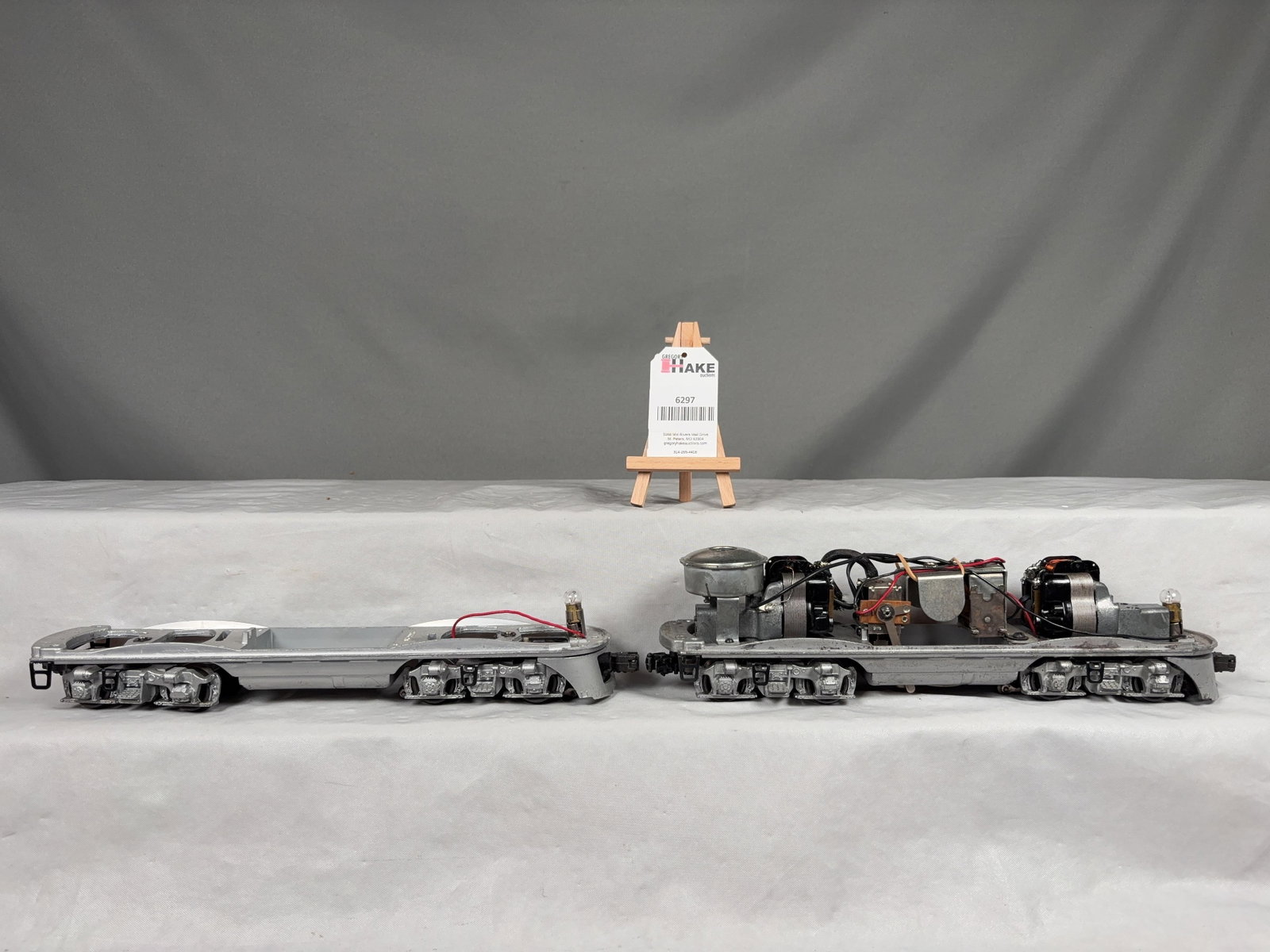 Lionel Postwar 2343 Santa Fe Powered and Dummy F3 Frames (1 of 6)