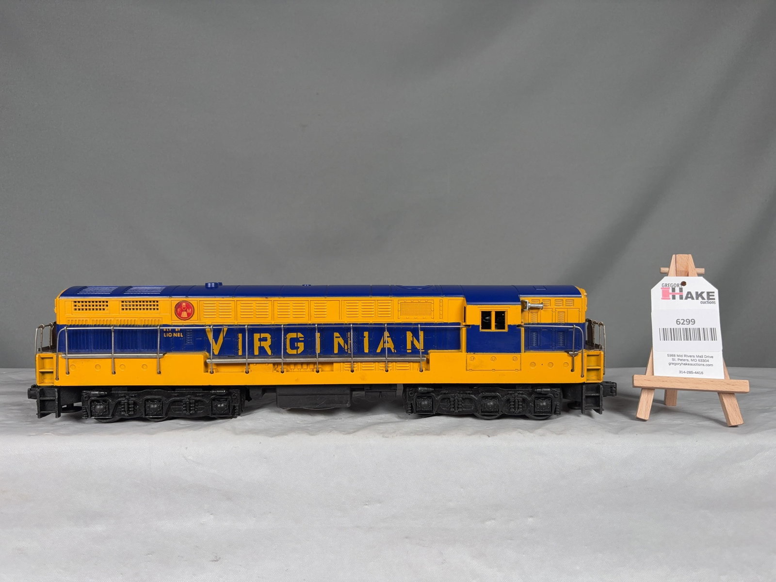 Lionel Postwar 2331 Virginian FM Diesel Locomotive (1 of 6)