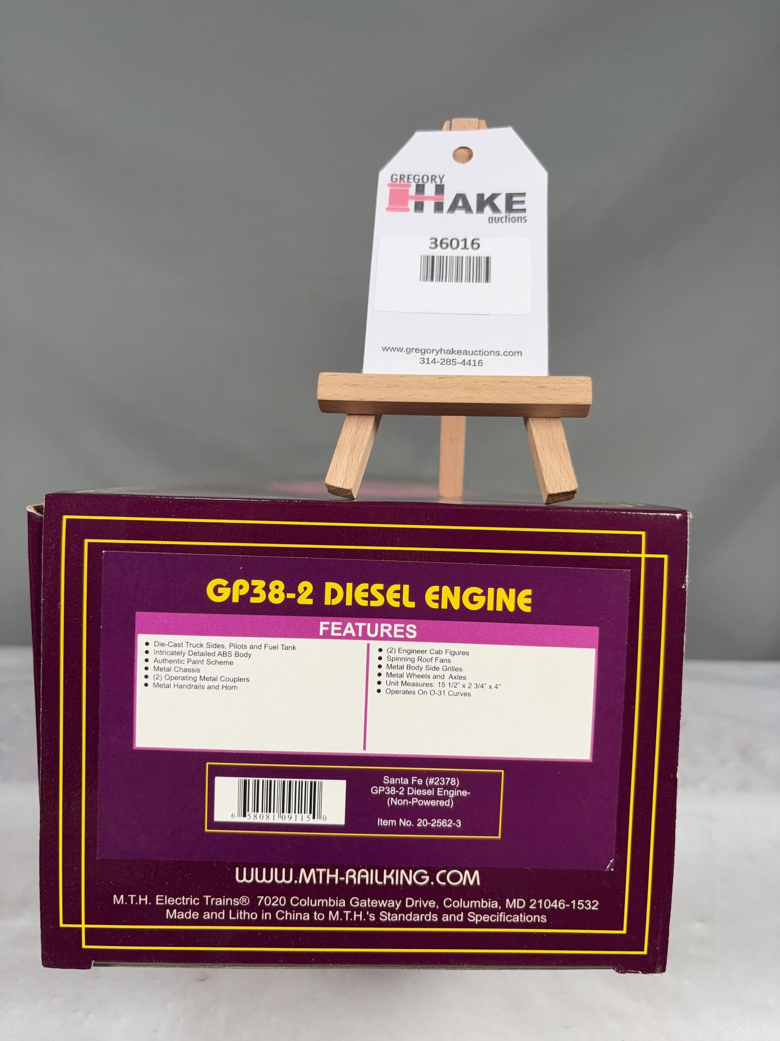 MTH Santa Fe GP38-2 Diesel Engine Non-Powered 20-2562-3 w/ OB: MTH Santa Fe GP38-2 Diesel Engine Non-Powered 20-2562-3 w/ OB, C10 � Size 21x5x7