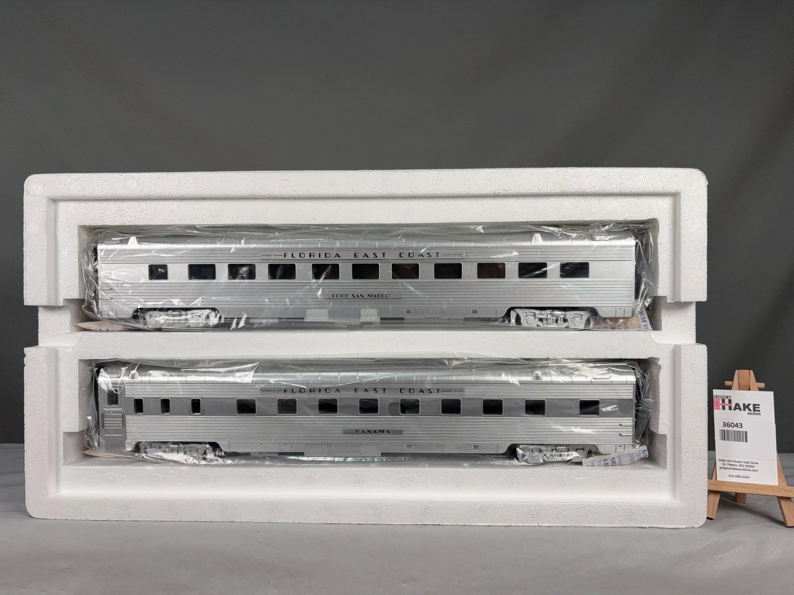 MTH Florida East Coast 2-Car 70' ABS Slpr/Diner Passenger Set - Ribbed 20-6650 w/ OB - 2