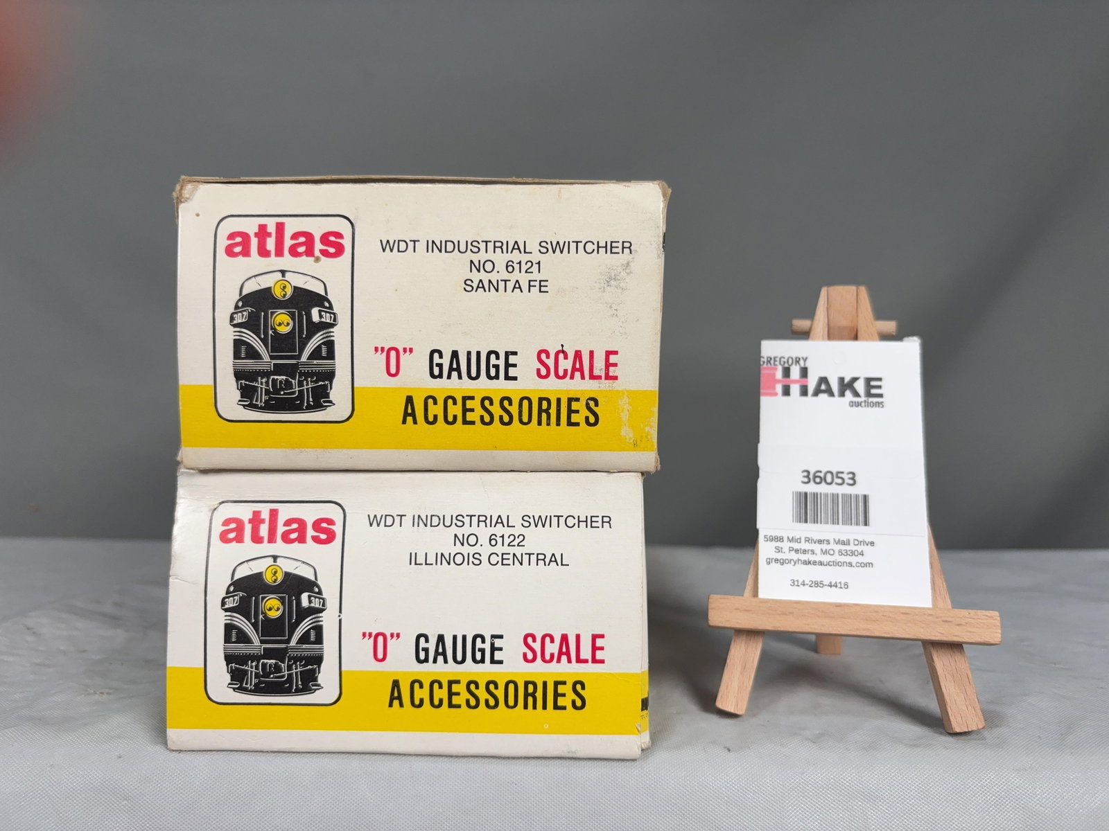 2 Atlas O Scale Cars w/OB's: 2 Atlas O Scale Cars w/OB's 2 Industrial Switchers: SF and IL Central w/ OB, C8 Size 10x5x6