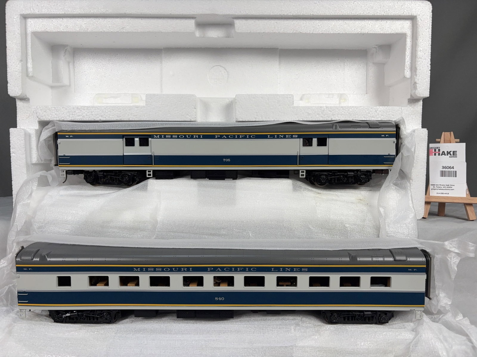 MTH Missouri Pacific 2 car 70' Streamlined Baggage/Coach Passenger Set - Smooth 20-69108 w/ OB - 2