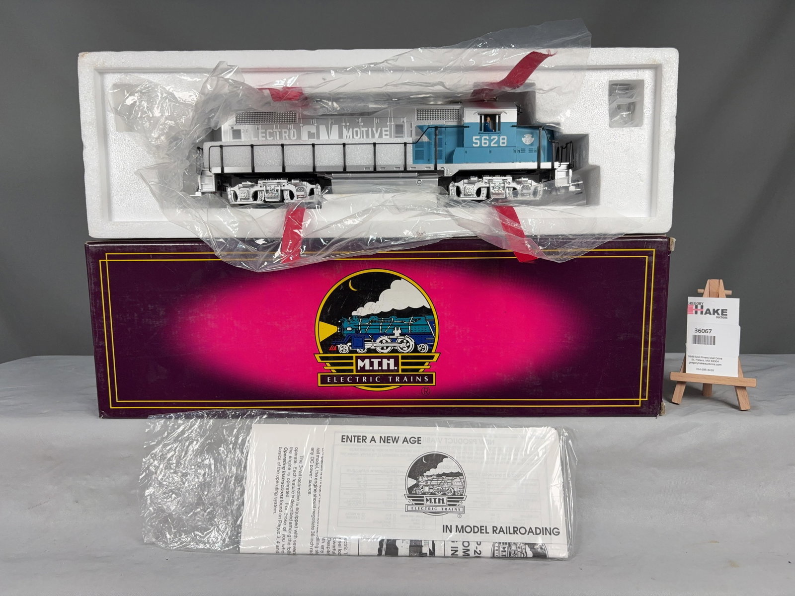 MTH EMD GP-20 Diesel Demonstrator no. 5628 2-Rail MT-2142S w/ OB - 2