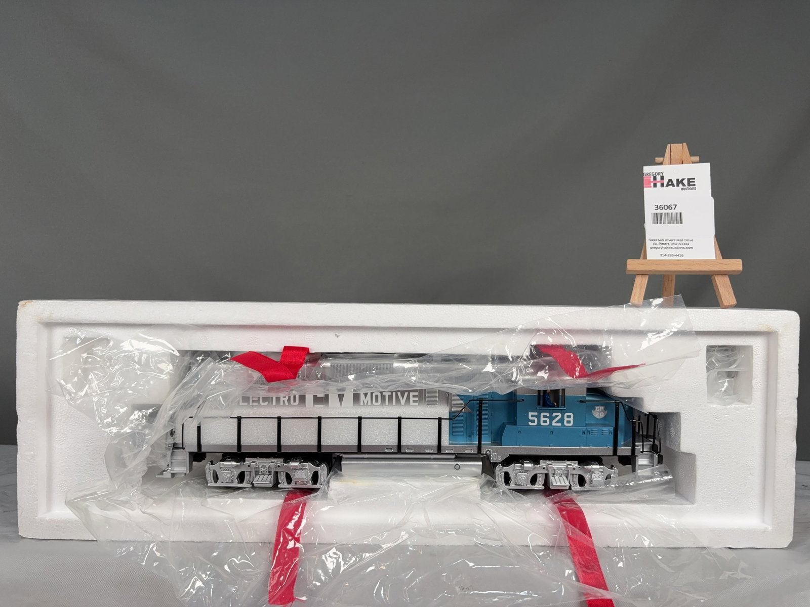MTH EMD GP-20 Diesel Demonstrator no. 5628 2-Rail MT-2142S w/ OB - 3