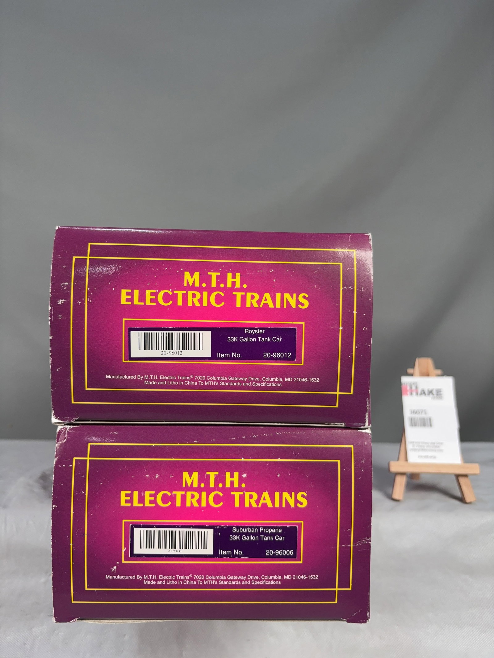 MTH Royster 20-96012 and Suburban Propane 20-96006 33K Gallon Tank Cars w/ OB: MTH Royster 20-96012 and Suburban Propane 20-96006 33K Gallon Tank Cars w/ OB, C8 � Size 20x6x8