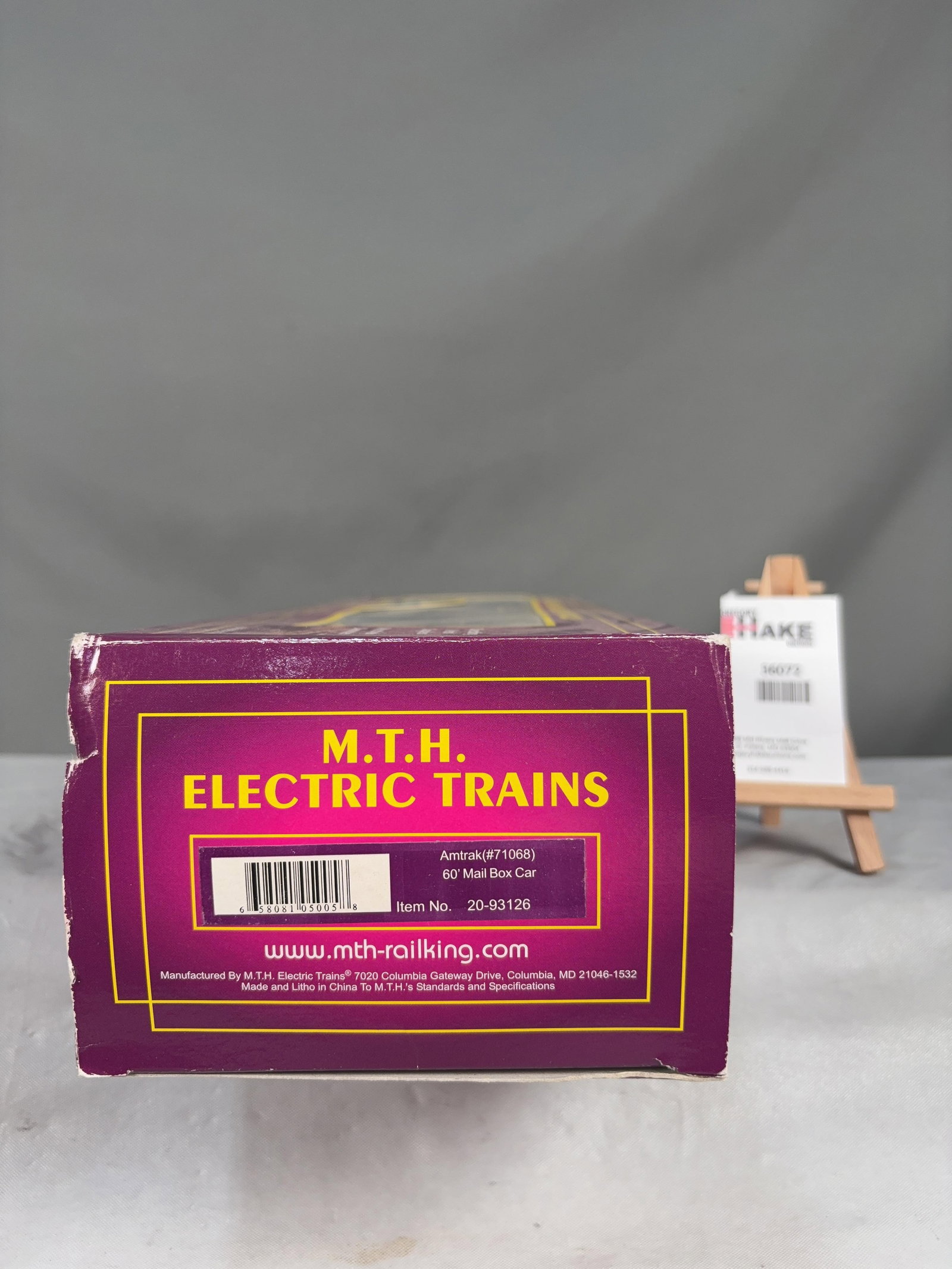 MTH Amtrak 60' Mail Box Car 20-93126 w/ OB: MTH Amtrak 60' Mail Box Car 20-93126 w/ OB, C8 Size 18x6x4