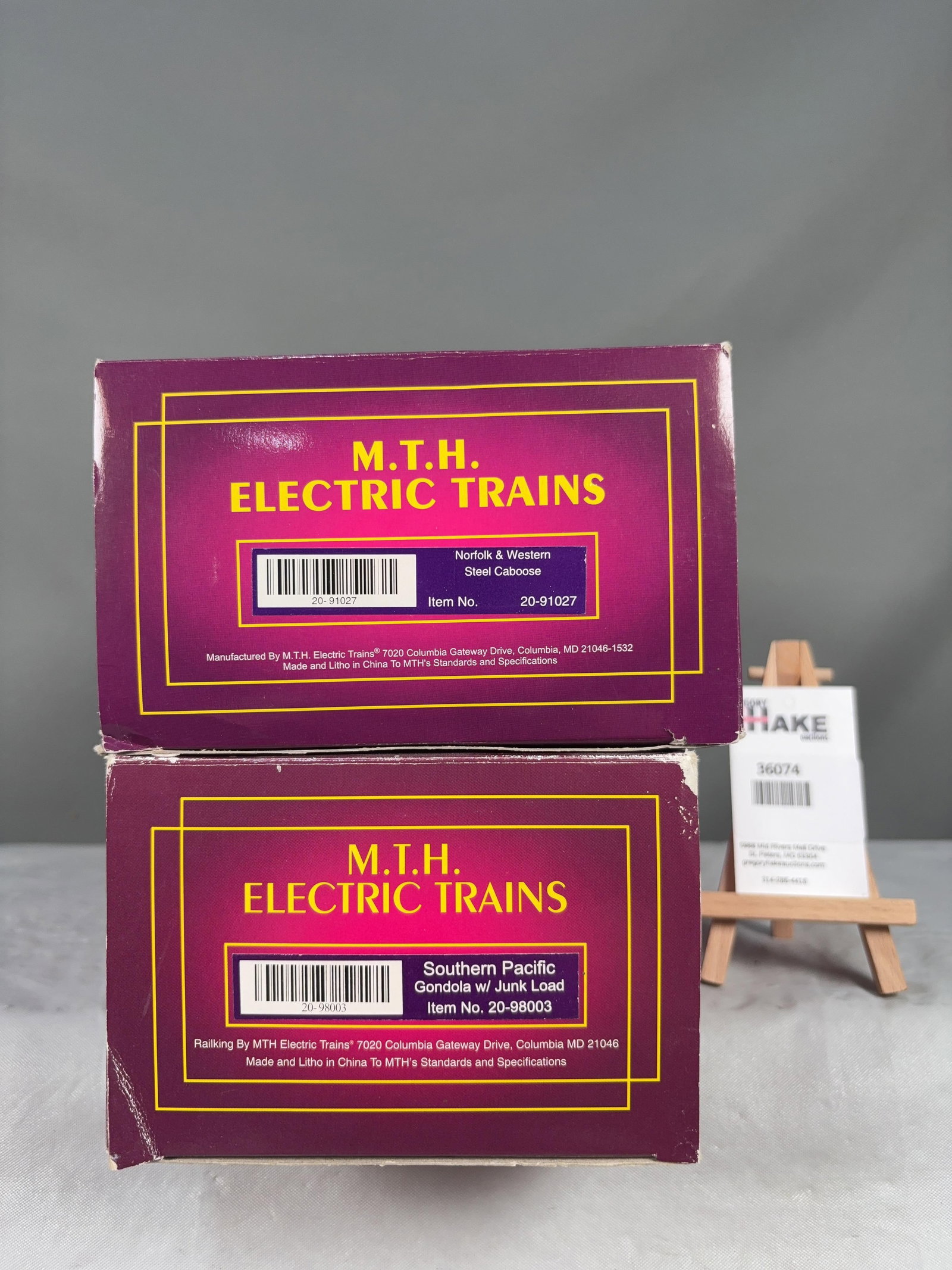 MTH N & W Steel Caboose 20-91027, Southern Pacific Gondola w/ Junk Load 20-98003 w/ OB: MTH Norfolk & Western Steel Caboose 20-91027, Southern Pacific Gondola w/ Junk Load 20-98003 w/ OB, C8 � Size 17x6x8