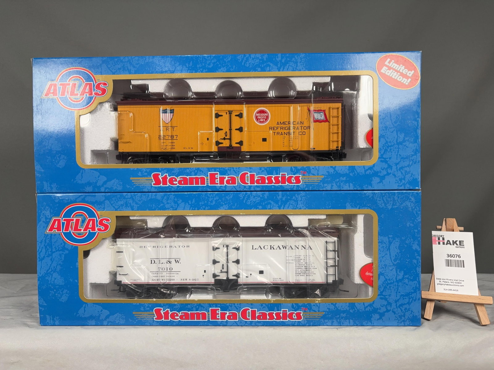2 Atlas O Scale Reefer Cars w/OB's - 2