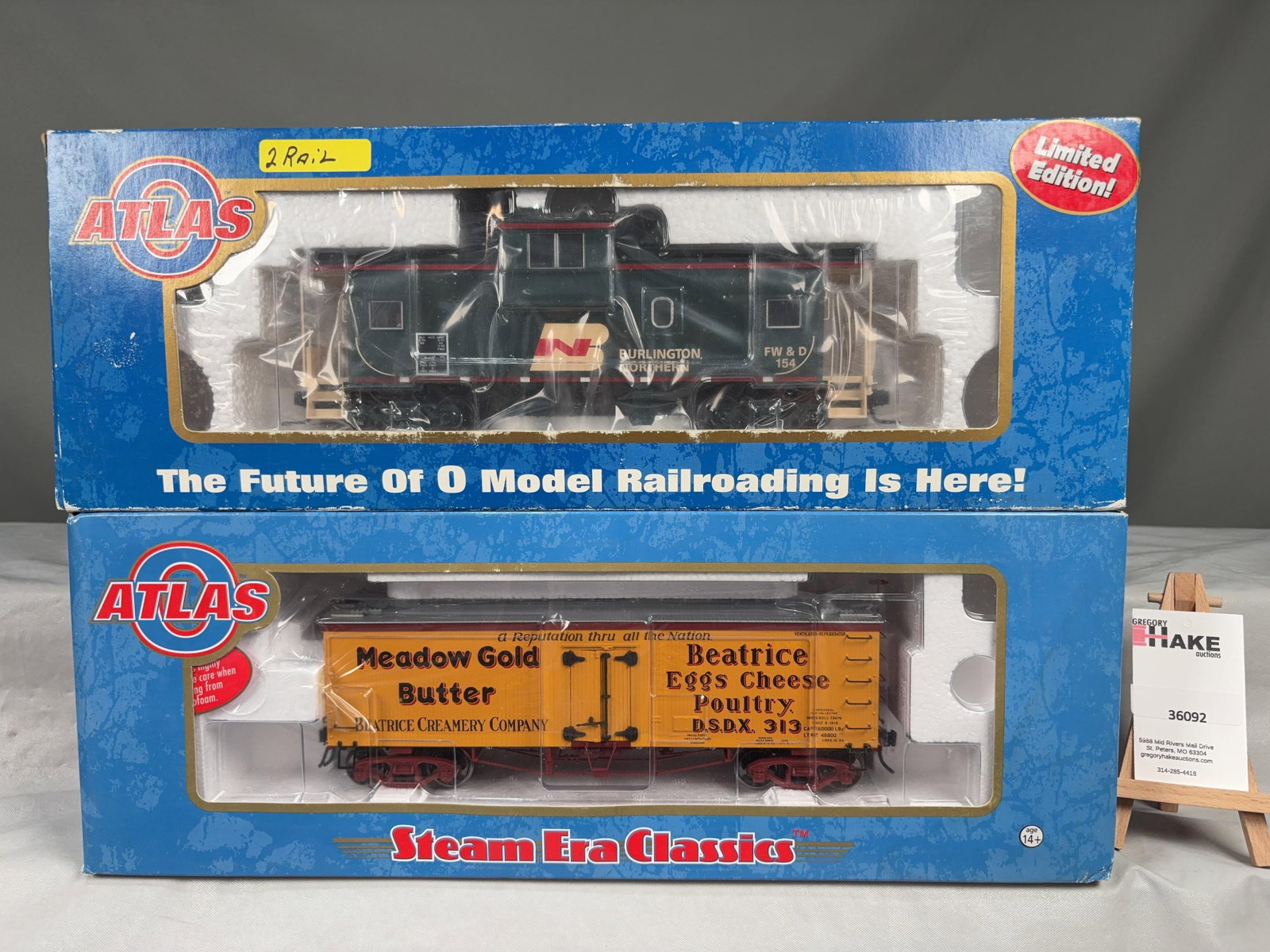 2 Atlas O Scale Caboose & Reefer Cars w/OB's - 2