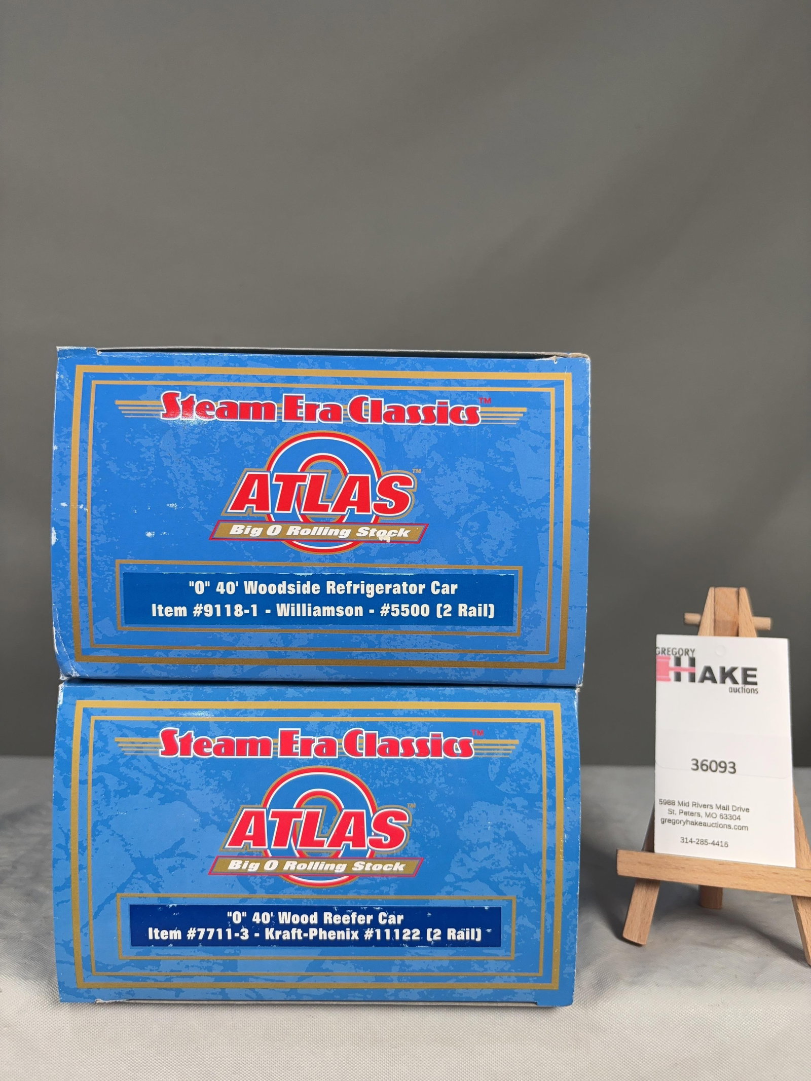 2 Atlas O Scale Refrigerator & Reefer Cars w/OB's: 2 Atlas O Scale Williamson 9118-1 Refrigerator & Kraft Phenix 7711-3 Reefer Cars w/OB's, C8. Size 17x6x8