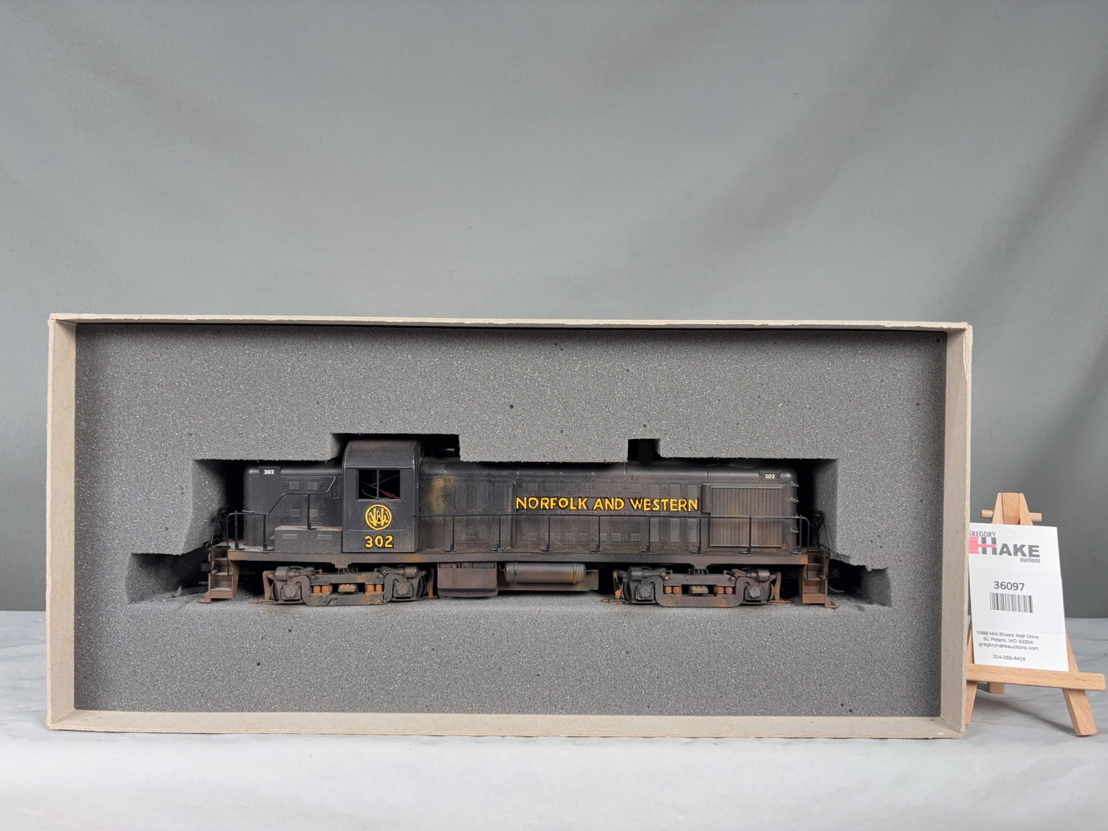 Weaver RS-3 Diesel Locomotive B Unit N&W 302 w/OB - 2