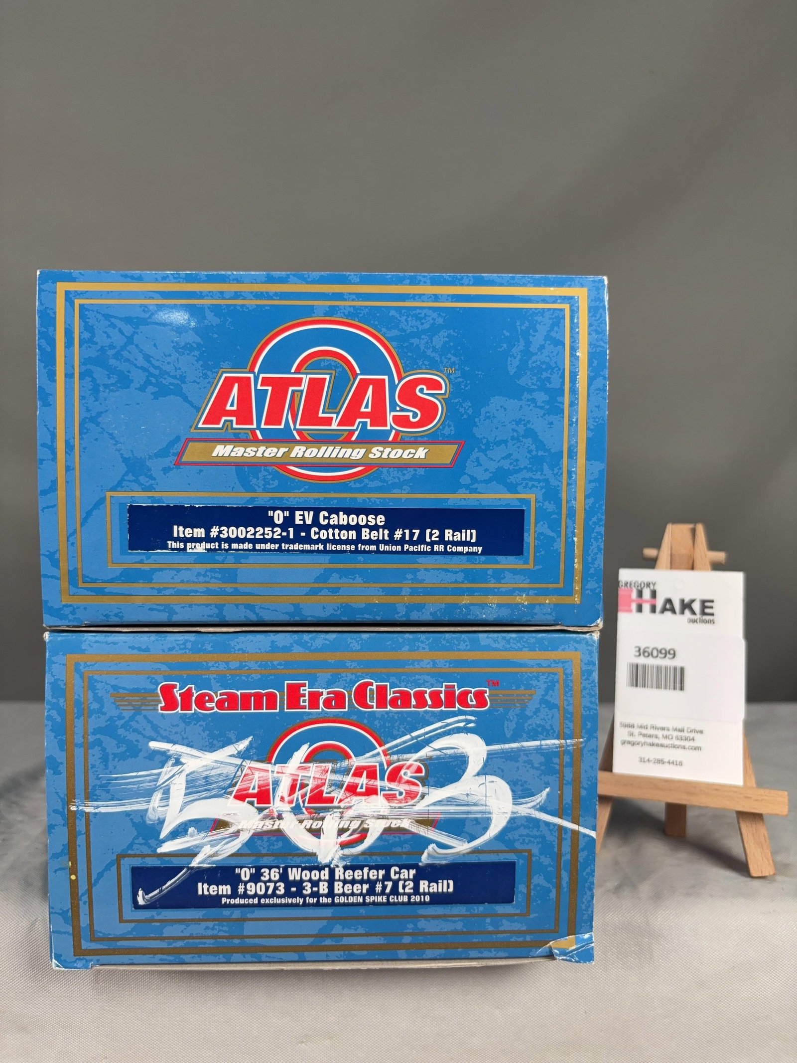 2 Atlas O Scale Caboose & Reefer Cars w/OB's: 2 Atlas O Scale Cotton Belt 3002252-1 Caboose & 3-B Beer 9073-3 Reefer Cars w/OB's, C8. Size 17x6x8