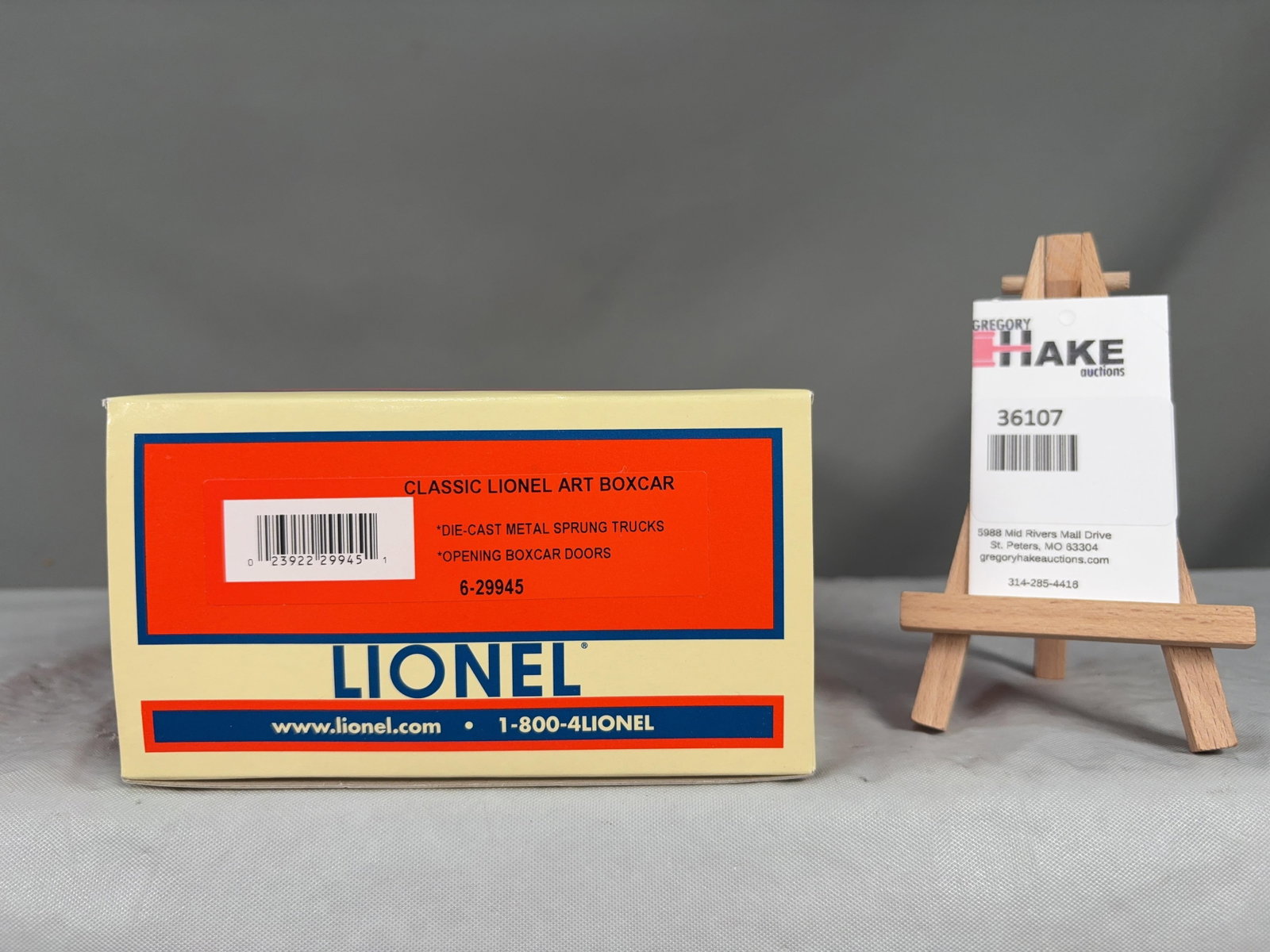 Classic Lionel Art Boxcar 29945 w/ OB: Classic Lionel Art Boxcar 29945 w/ OB, C10� � Size 14x6x3