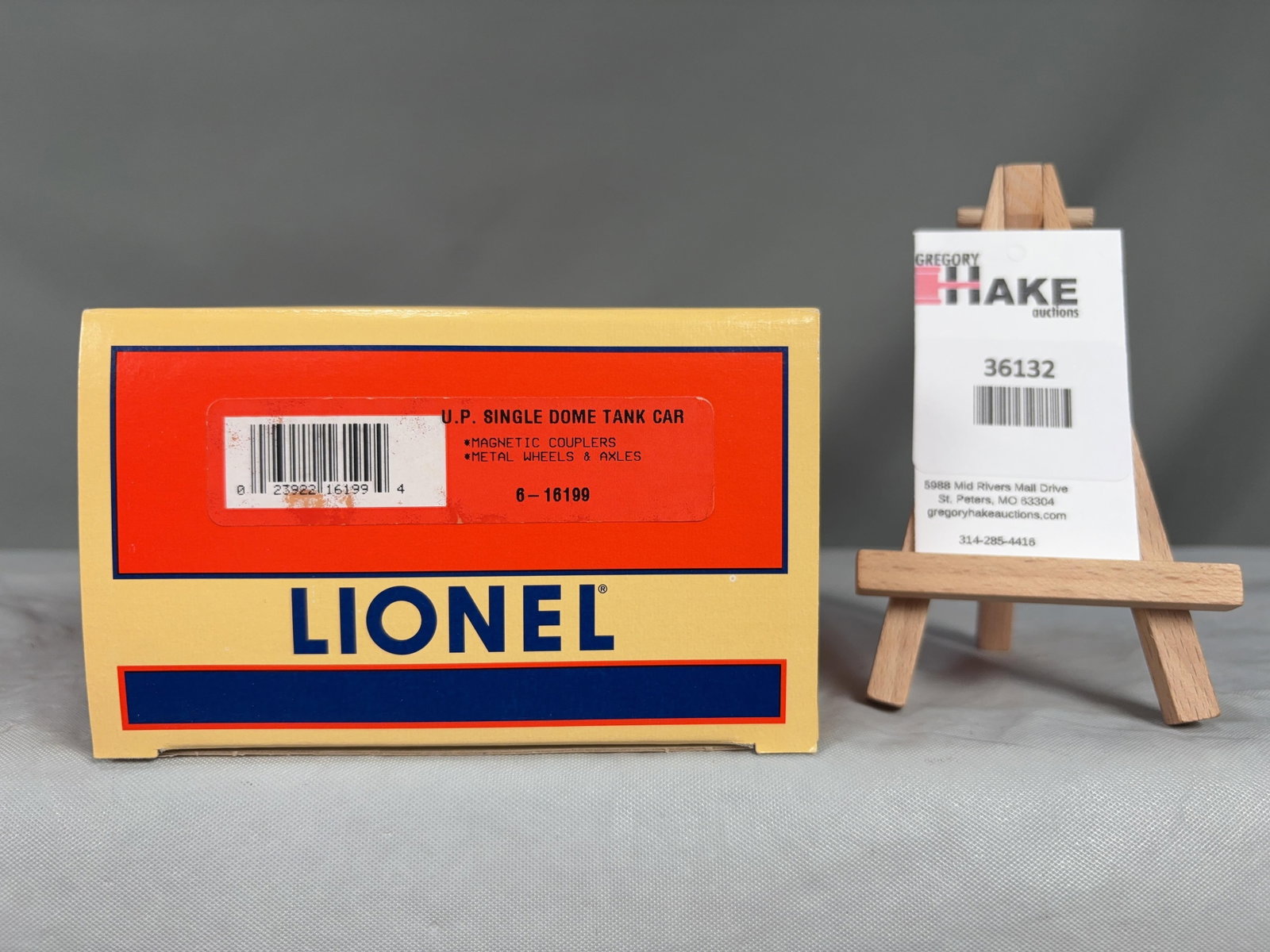 Lionel U.P. Single Dome Tank Car 16199 w/ OB: Lionel U.P. Single Dome Tank Car 16199 w/ OB, C10 � Size 13x6x3