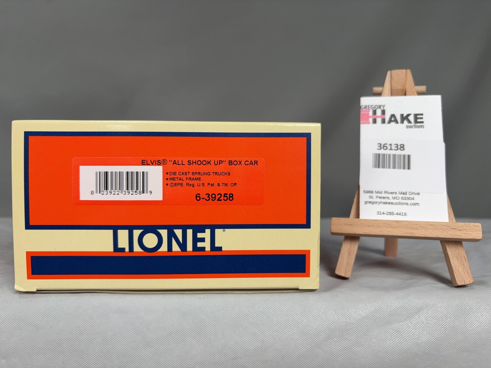 Lionel Elvis "All Shook Up" Box Car 39258 w/ OB: Lionel Elvis "All Shook Up" Box Car 39258 w/ OB, C10 � Size 14x6x3