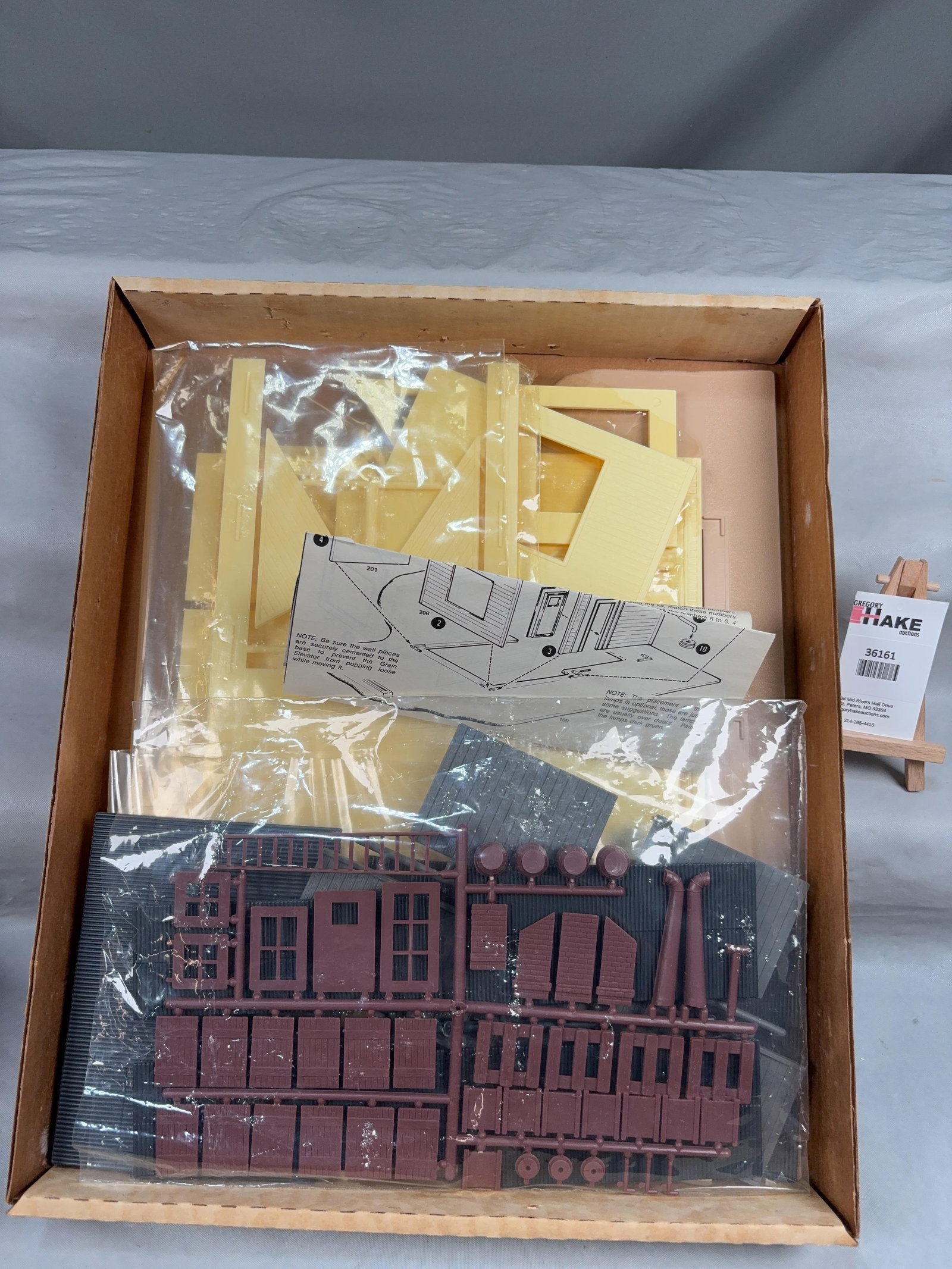 Lionel Grain Elevator Building Kit 12726 and 2 O Gauge Station Platforms 2256 w/OB's - 3