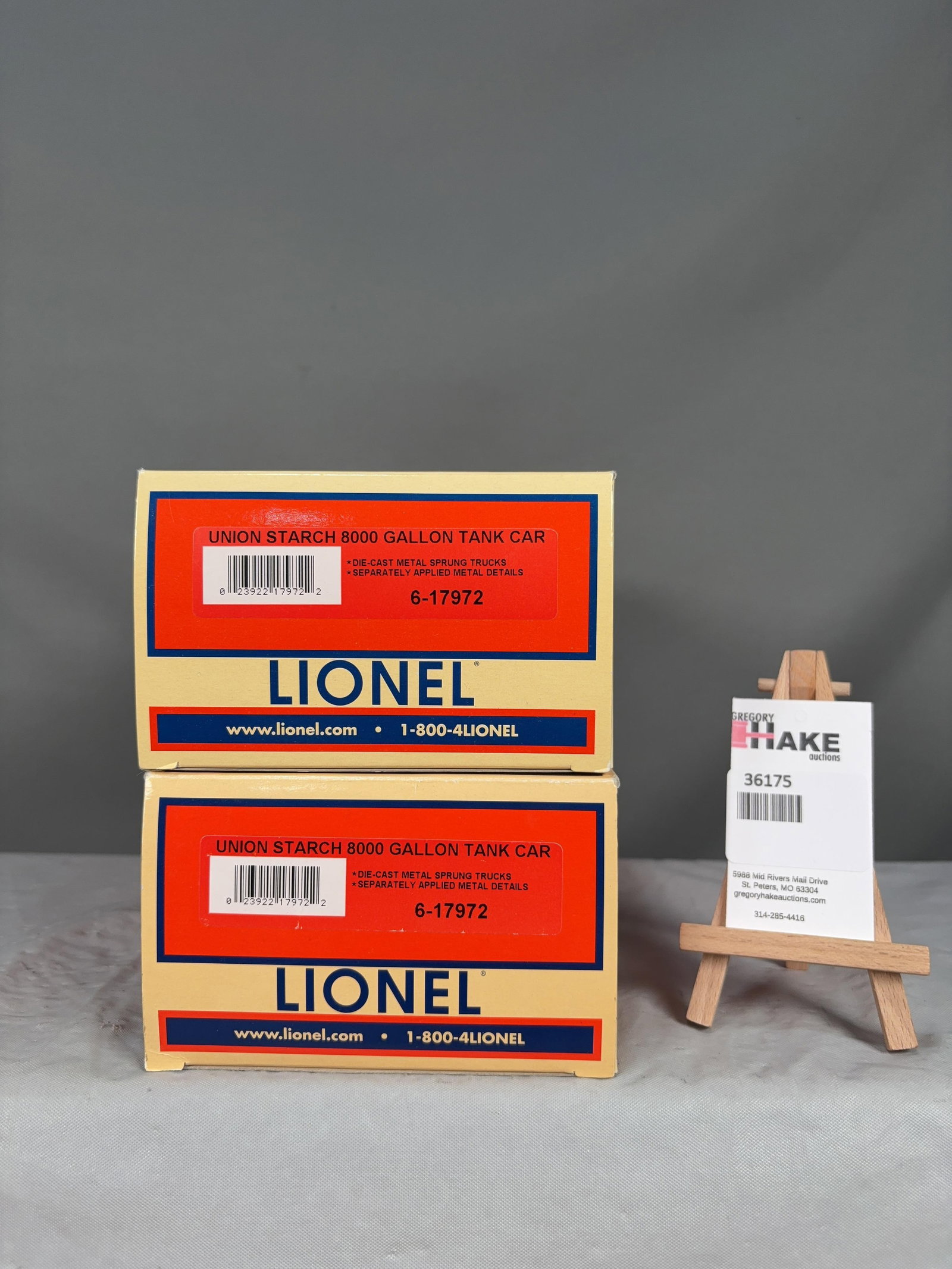Lionel Set of 2 Union Starch 8000 Gallon Tank Cars 17972 w/ OB: Lionel Set of 2 Union Starch 8000 Gallon Tank Cars 17972 w/ OB, C9. � Size 12x6x7