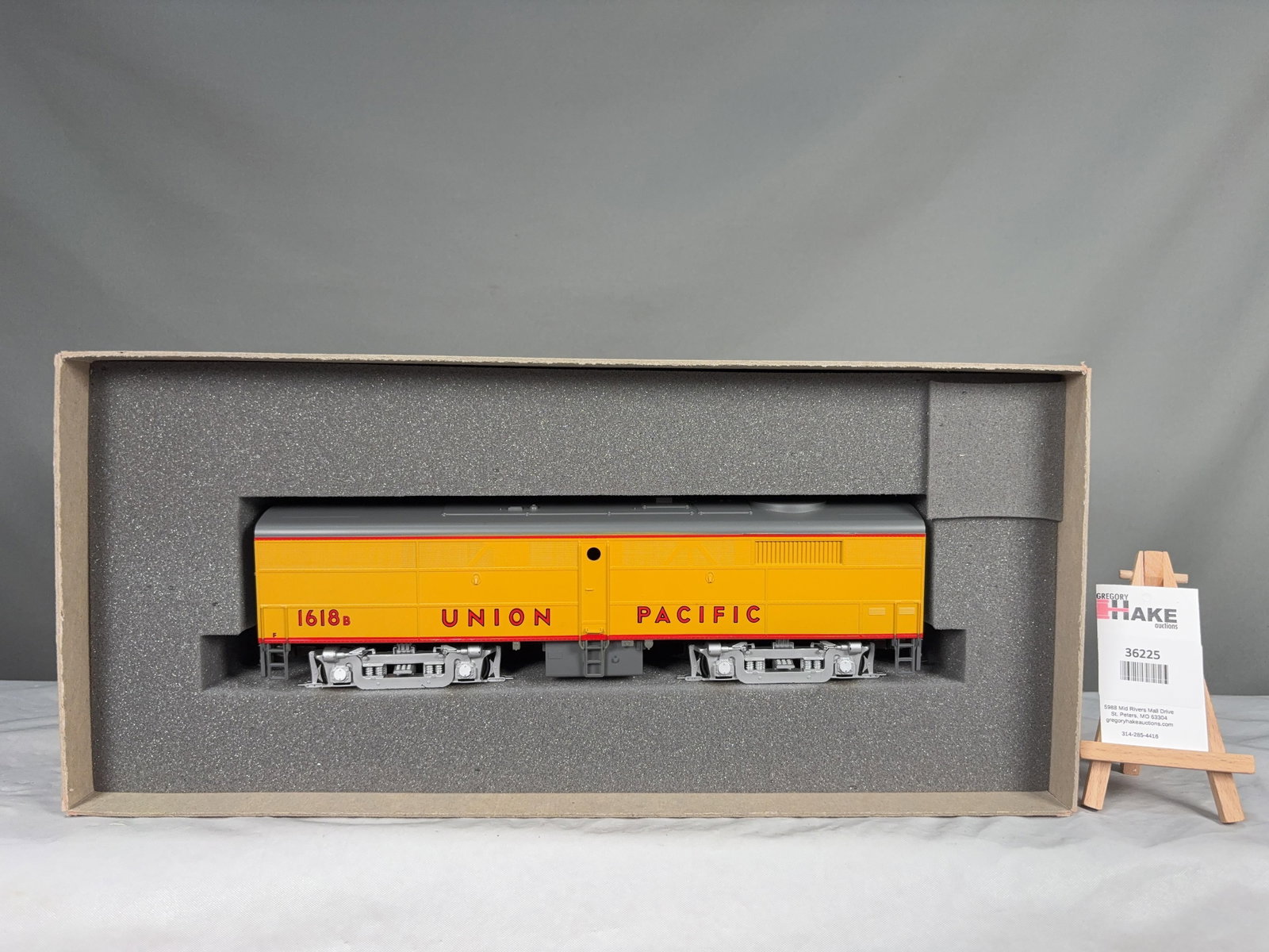 Weaver O Scale FA-2 Diesel Locomotive B Unit Powered Union Pacific 6041 w/OB - 2