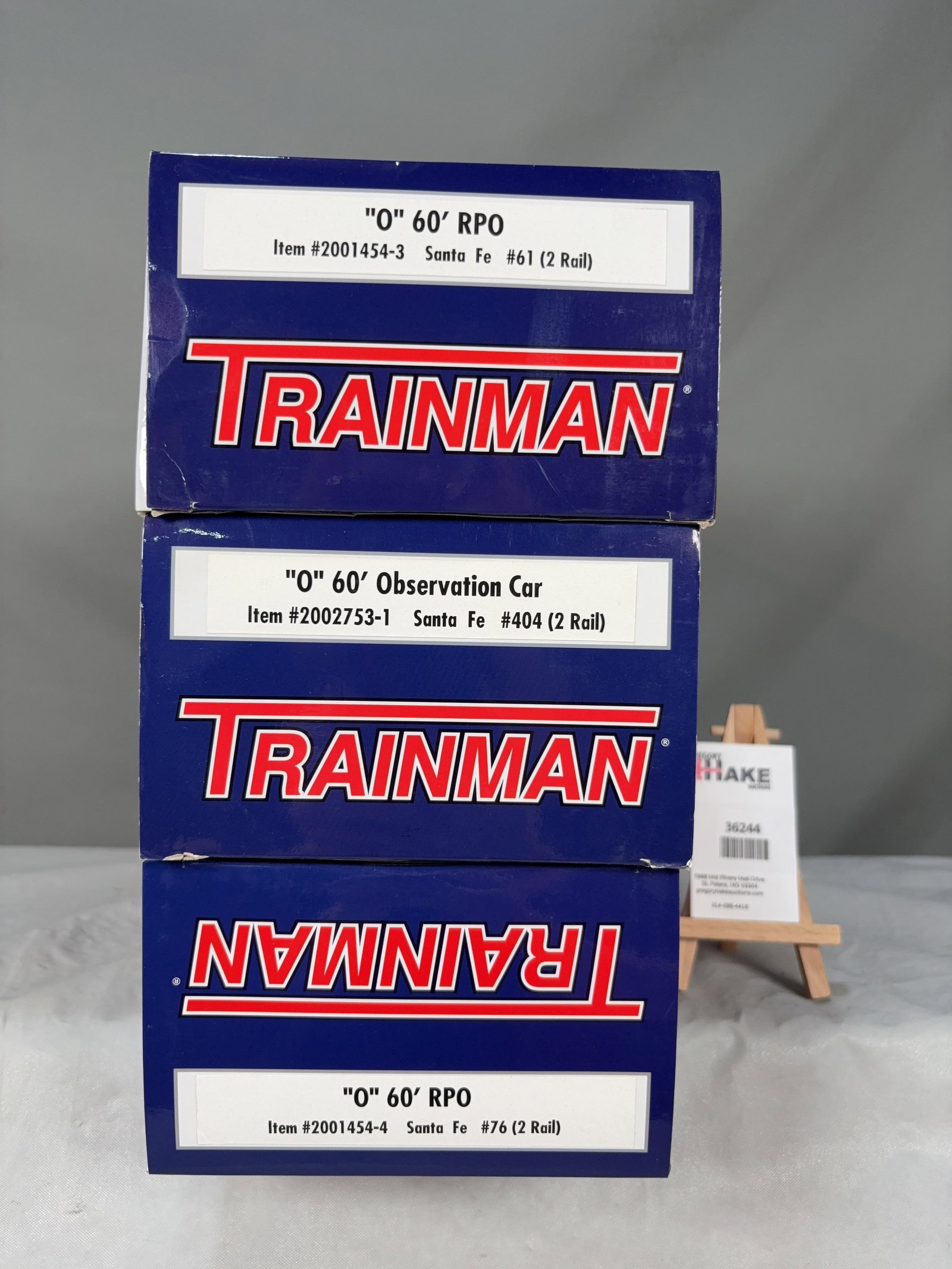 3 Atlas O Scale Santa Fe Cars w/OB's: 3 Atlas O Scale Santa Fe Cars w/OB's: 60' Observation,� 2ea 60' RPO w/OB, C8 Size 20x6x12