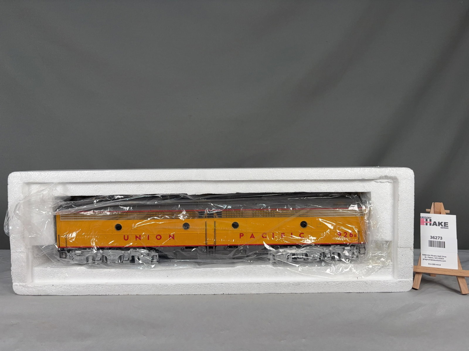 Quality Craft Alco EMD E-8 Diesel NYC 2 Rail w/OB - 2