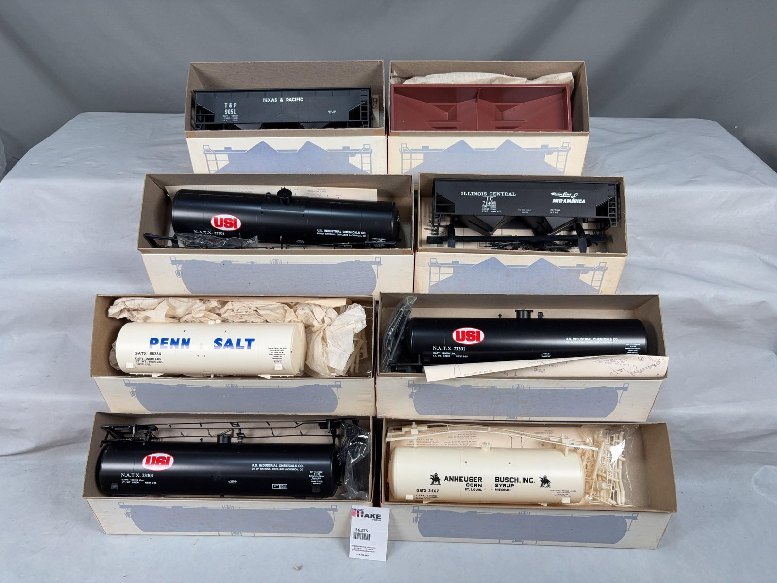 8 Weaver Tank Car & Hopper Kits w/OB's - 2