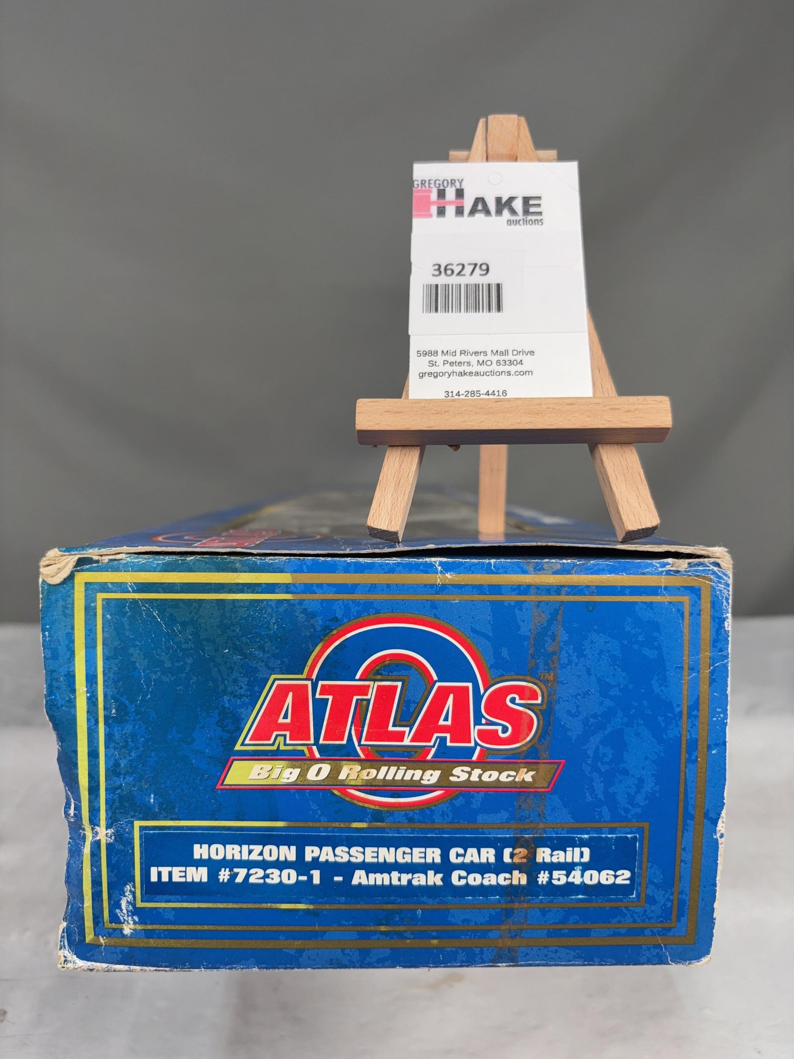 Atlas Amtrak Horizon Passenger Car 7230-1 w/OB: Atlas Amtrak Horizon Passenger Car 7230-1 w/OB, C8. � Size 25x6x4