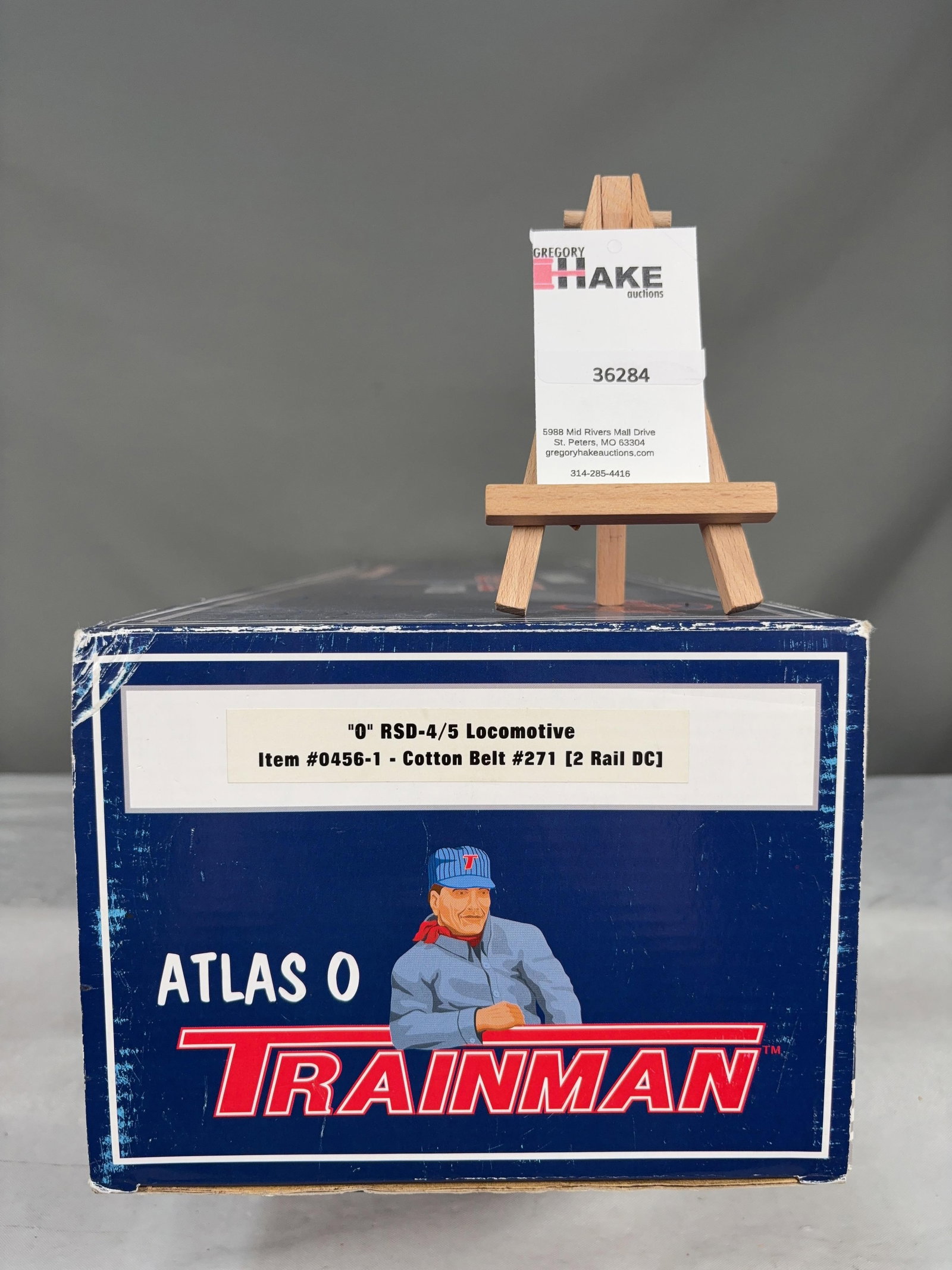 Atlas O RSD-4/5 Cotton Belt Locomotive w/OB: Atlas O RSD-4/5 Cotton Belt Locomotive w/OB, C8. � Size 22x8x6