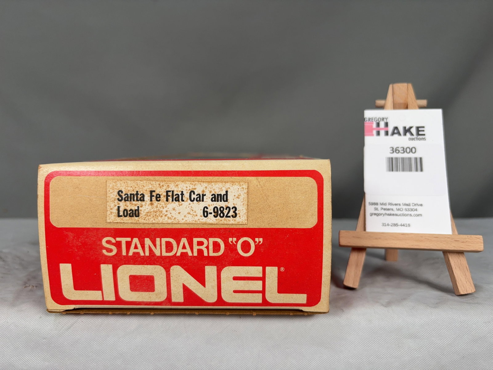 Lionel Santa Fe Flat Cr and Load 9823 (1 of 2)