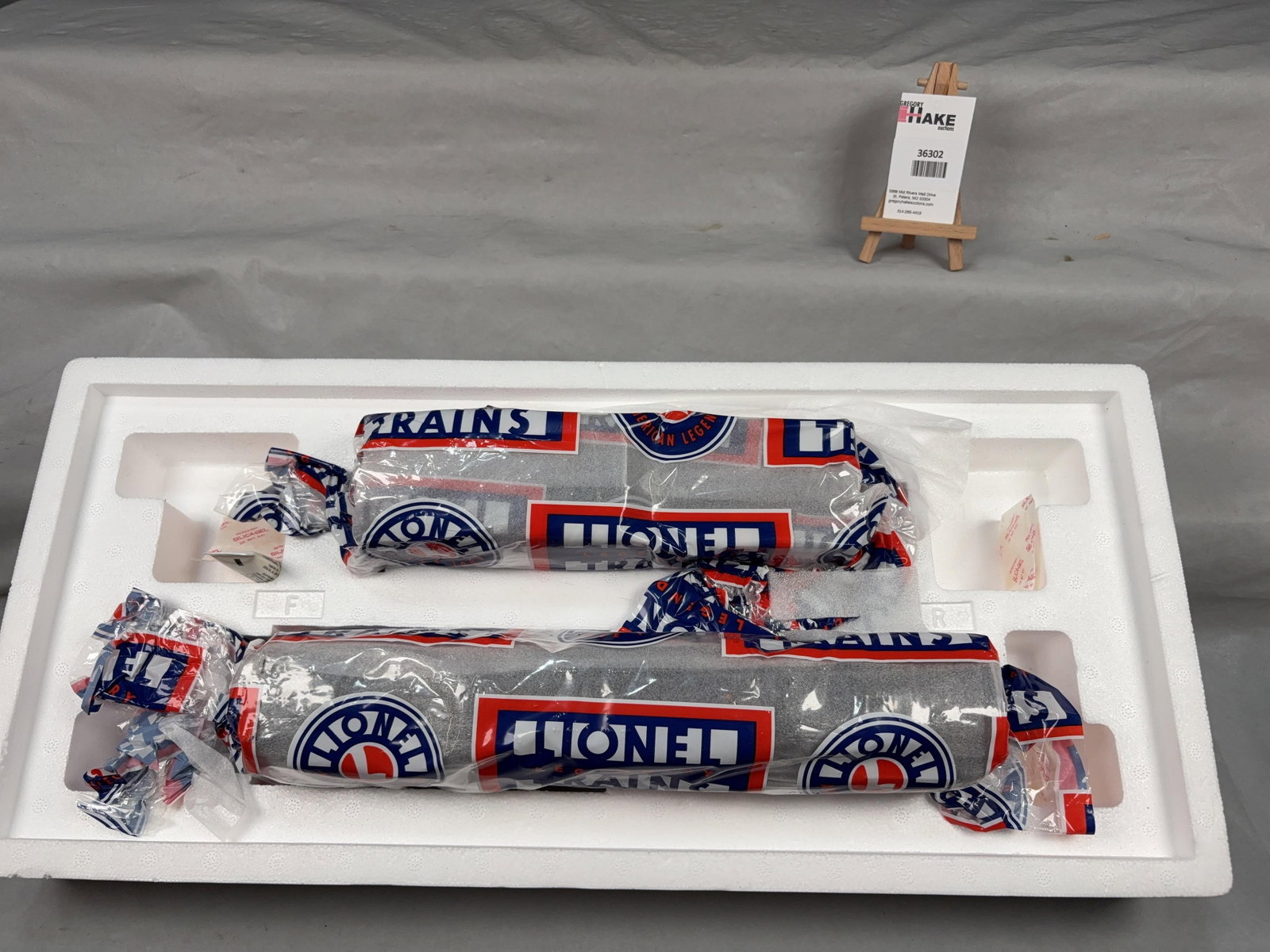 Lionel Nickel Plate Road Berkshire 2-8-4 Steam Locomotive and Tender 38050 - 2