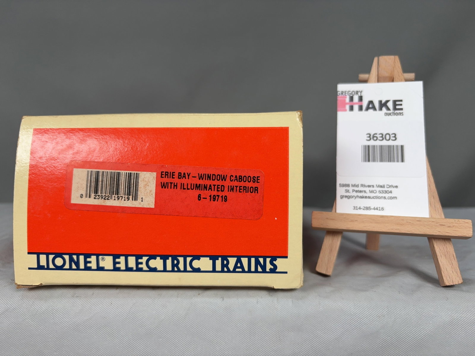 Lionel Erie Bay Window Caboose w/ Illuminated Interior 19719: Lionel Erie Bay Window Caboose w/ Illuminated Interior 19719, w/OB C9 � Size 13x6x3