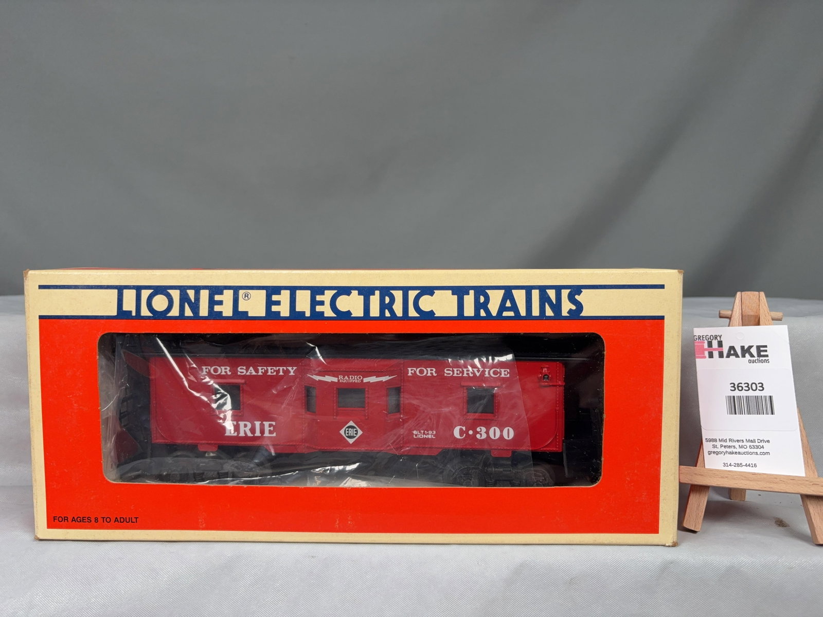 Lionel Erie Bay Window Caboose w/ Illuminated Interior 19719 - 2