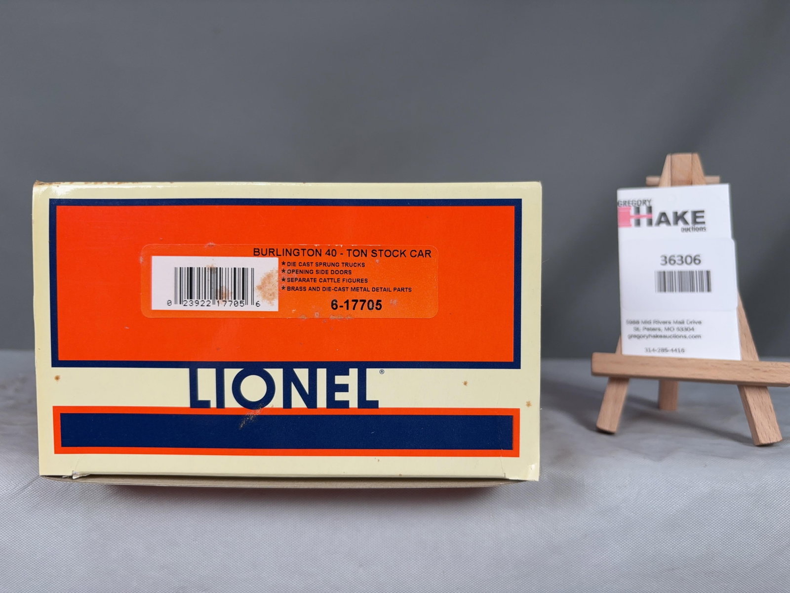 Lionel Burlington 40 Ton Stock Car 17705 (1 of 2)