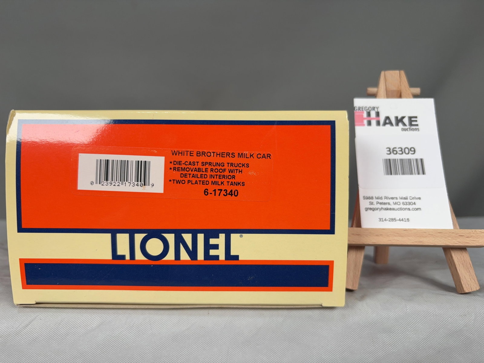 Lionel White Brothers Milk Car 17340: Lionel White Brothers Milk Car 17340, w/OB C9 � Size 15x6x4