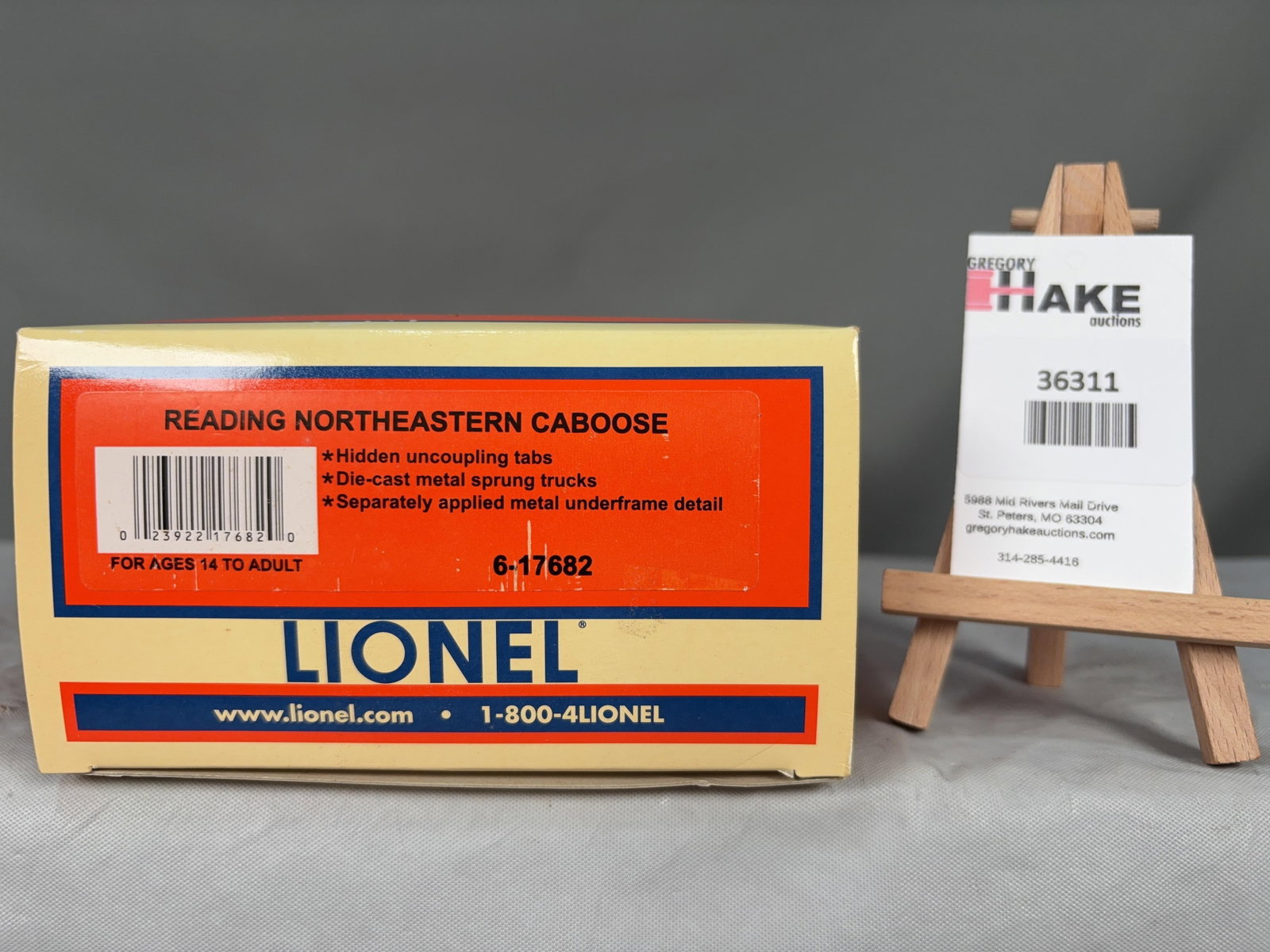 Lionel Reading Northeastern Caboose 17682: Lionel Reading Northeastern Caboose 17682, w/OB C9 � Size 14x6x3