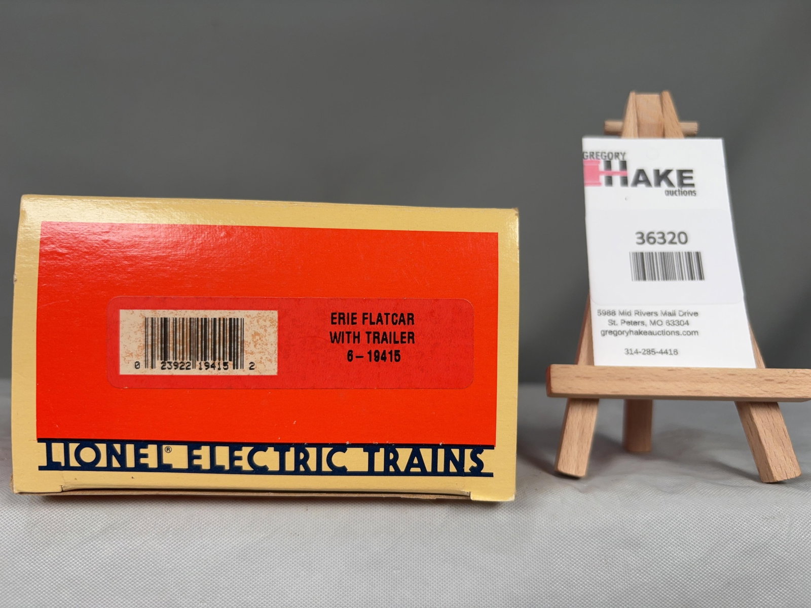 Lionel Erie Flatcar with Trailer 19415 (1 of 2)