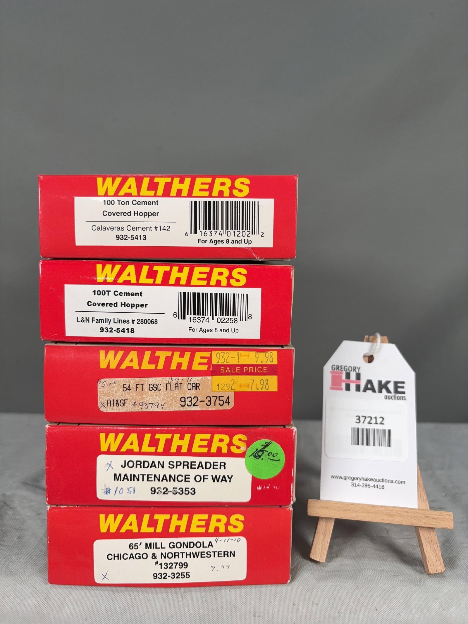5 Walthers Freight Cars w/OB: 5 Walthers Freight Cars w/OB.�Please see photos for details. � Size 14x5x8