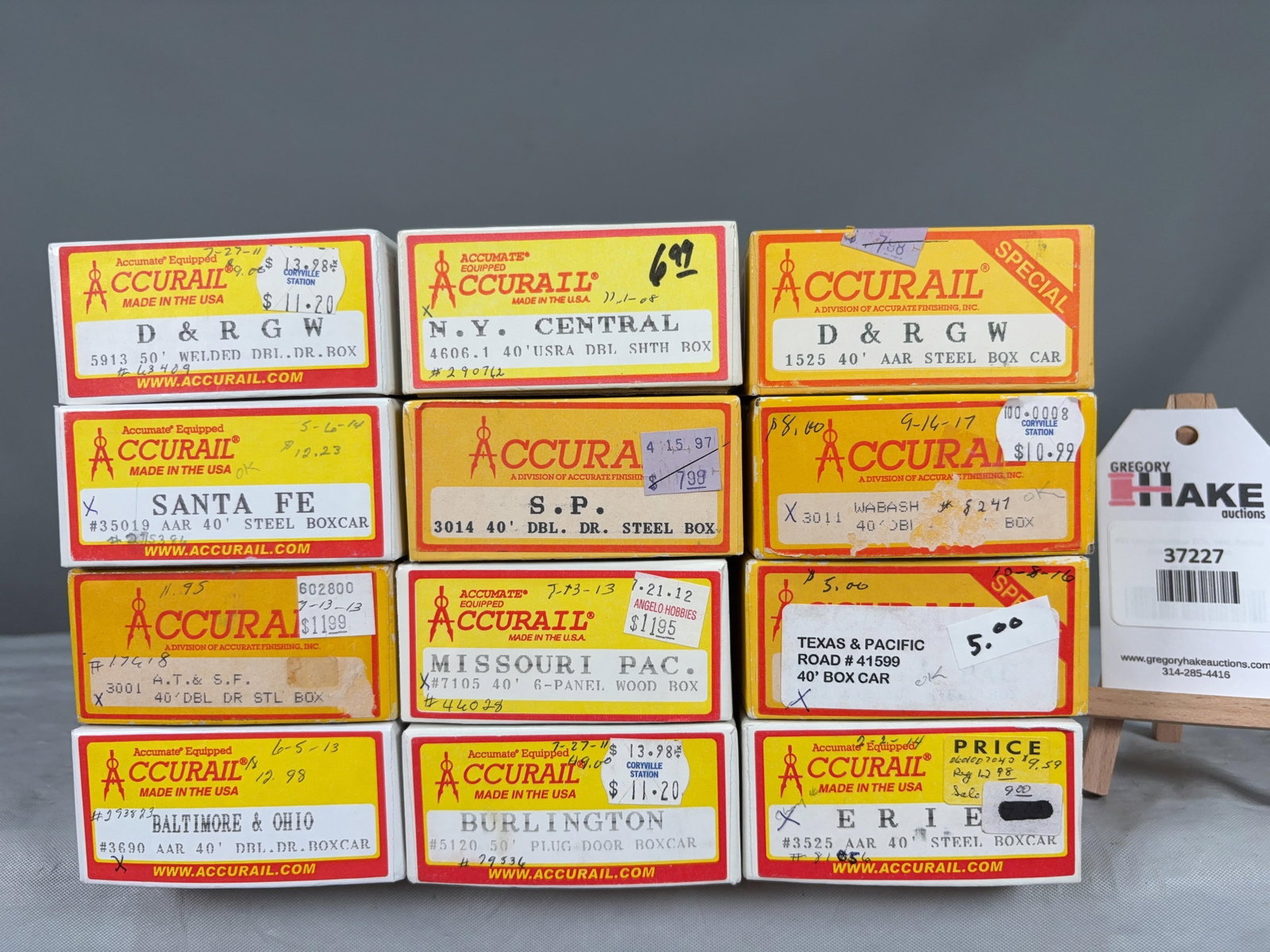 12 Accurail Freight Cars w/OB: 12 Accurail Freight Cars w/OB.�Please see photos for details. � Size 9x10x7