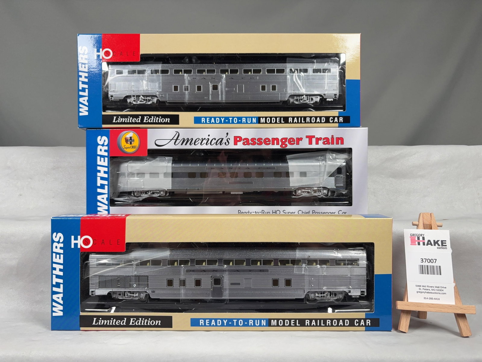 3 Walthers Santa Fe Cars (2) 1956 Coach 700-724, (1) Observation Lounge 932-9728 w/OB - 2