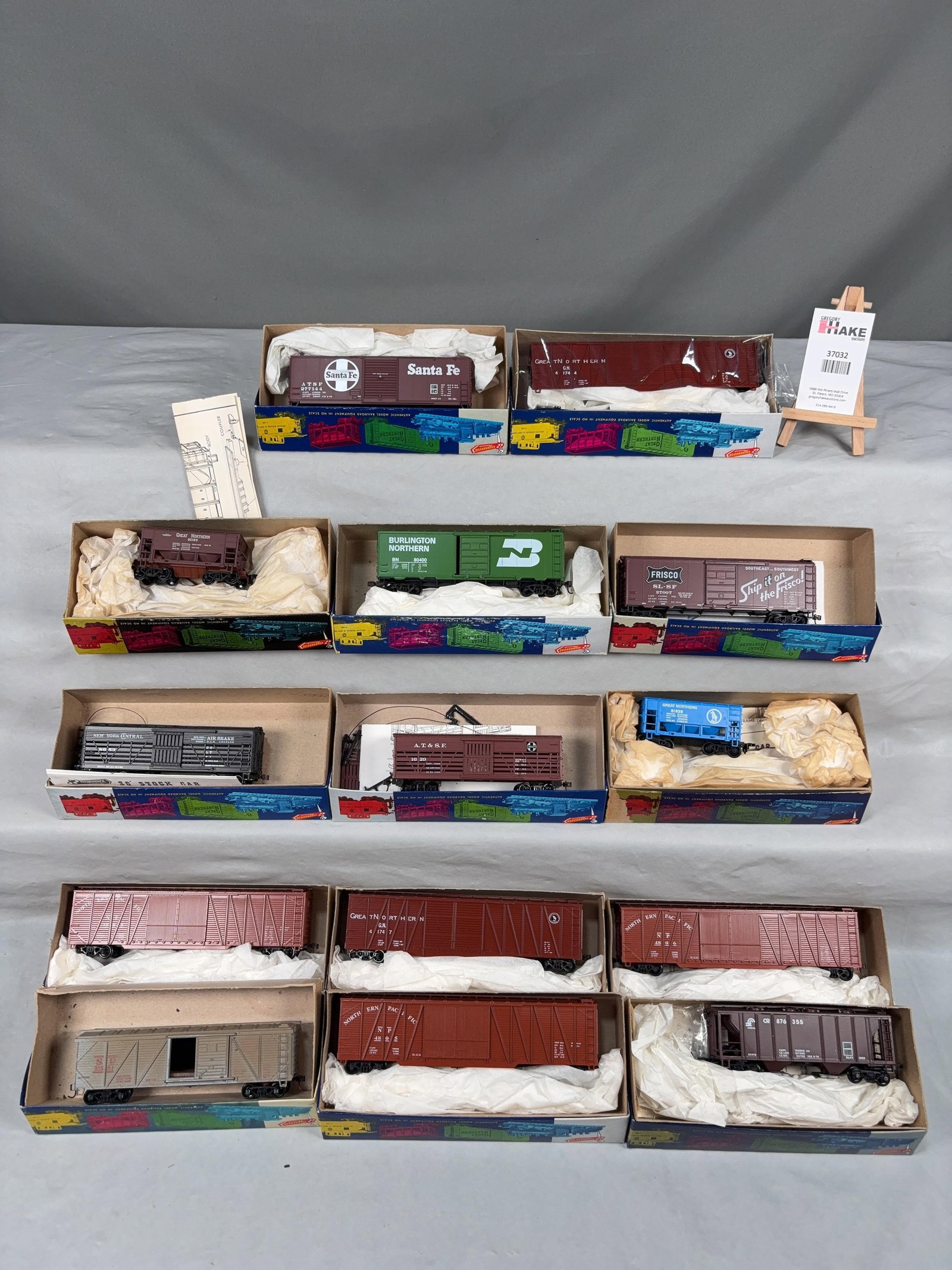 14 Roundhouse Freight Cars w/OB - 2