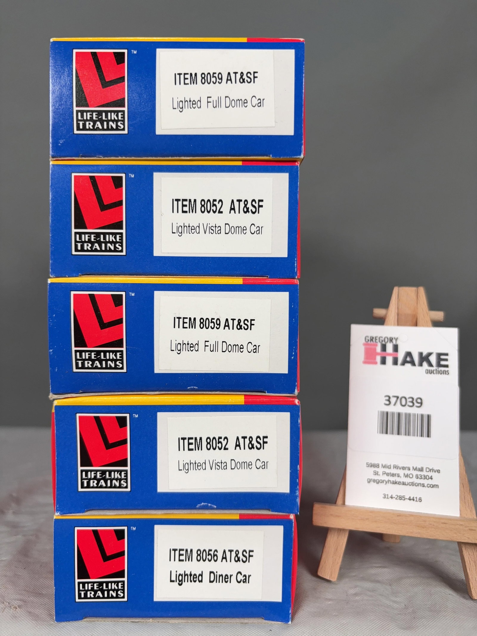 5 Life-Like Trains AT&SF Lighted Dining Car & Dome Cars w/OB: 5 Life-Like Trains AT&SF Lighted Dining Car & Dome Cars w/OB.� Please see Photos for details. � Size 10x4x8