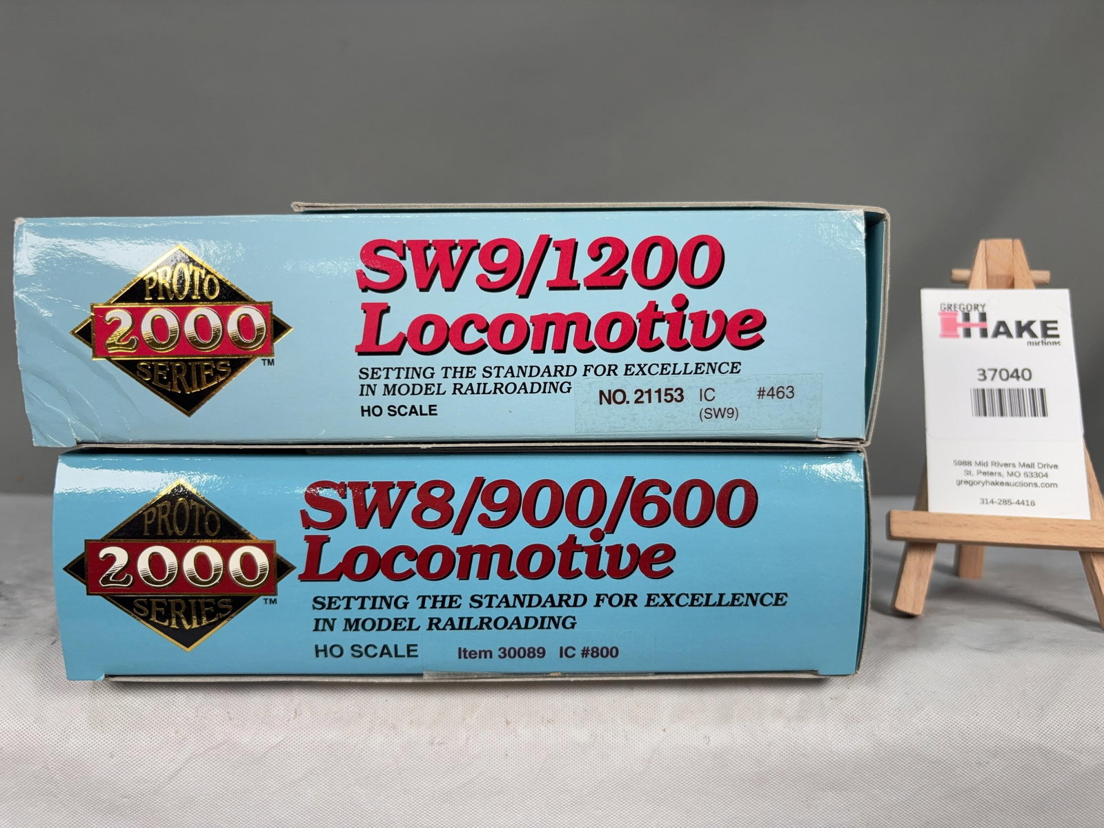 2 Proto 2000 Series Illinois Central Switcher Locomotives w/OB: 2 Proto 2000 Series Illinois Central Locomotives w/OB. SW9/1200 #21153, SW8/900/600 #30089, C8. � Size 11x8x5