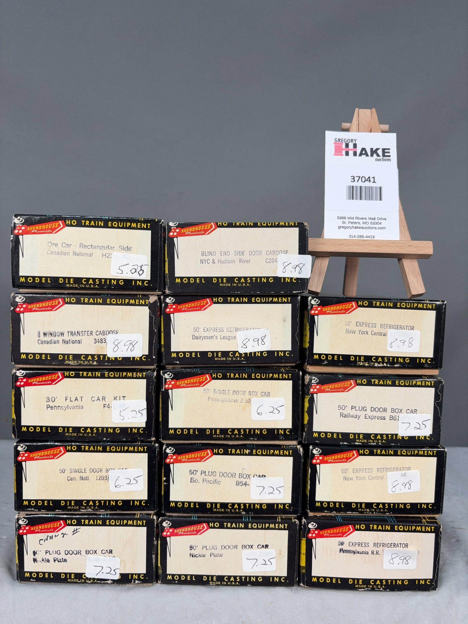 14 Roundhouse Freight Cars w/OB.�: 14 Roundhouse Freight Cars w/OB. Please see Photos for details. � Size 8x10x8