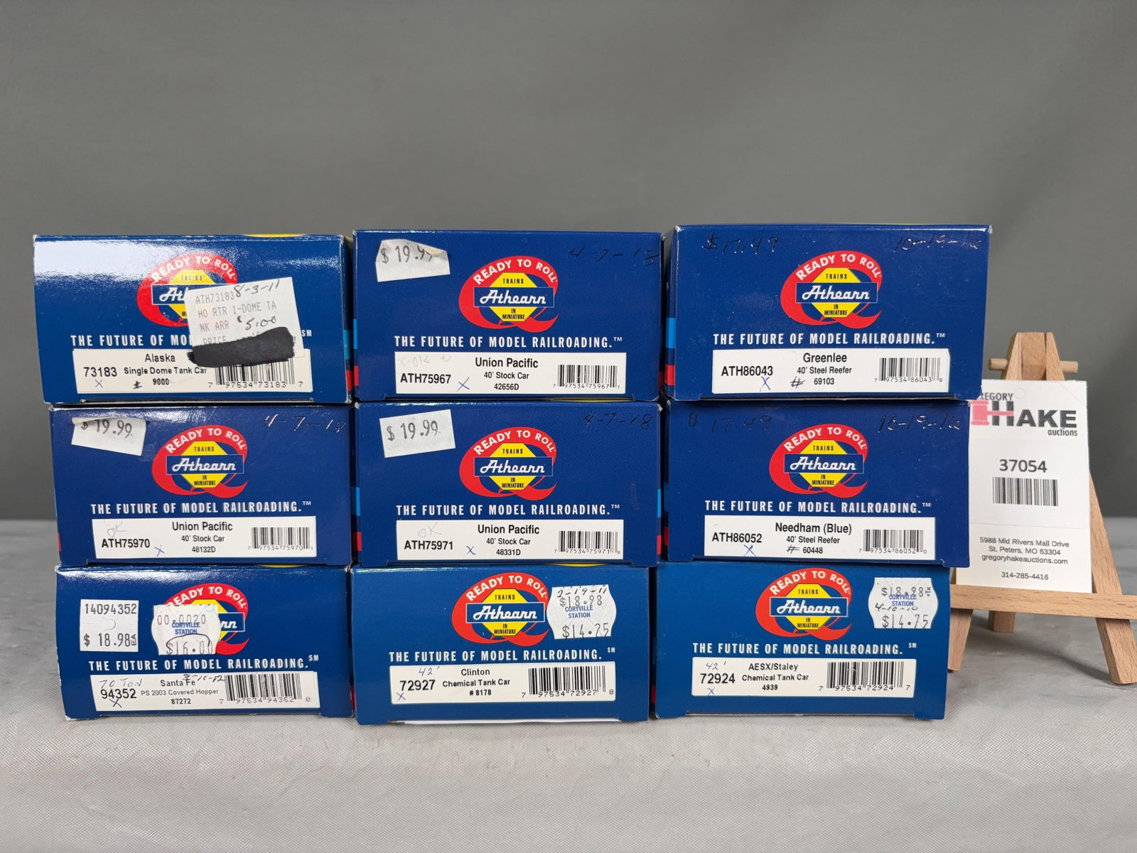 9 Athearn Freight Cars w/OB: 9 Athearn Freight Cars w/OB.� Please see Photos for details. � Size 9x11x6