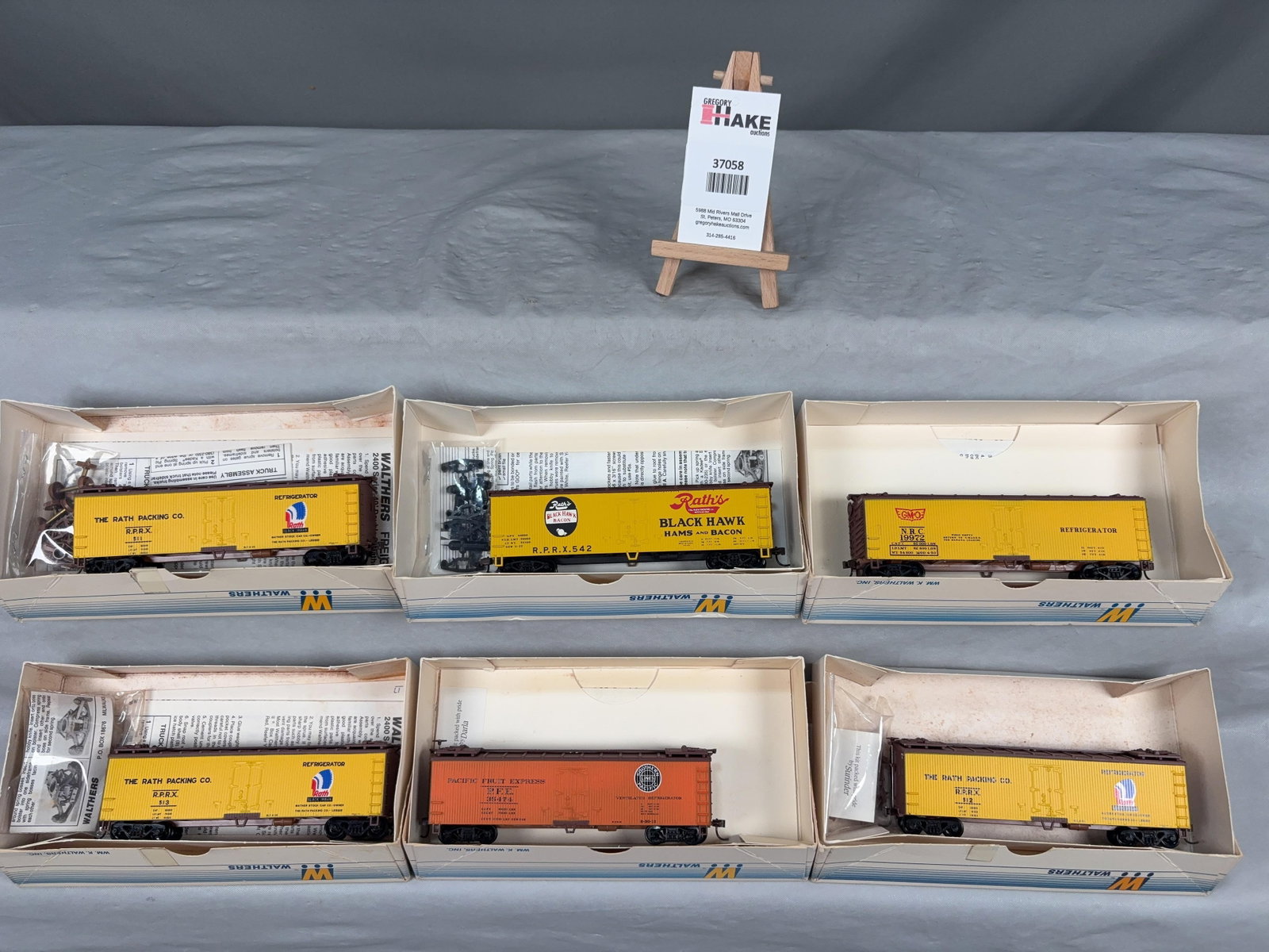 6 Walthers Reefer Cars w/OB - 2
