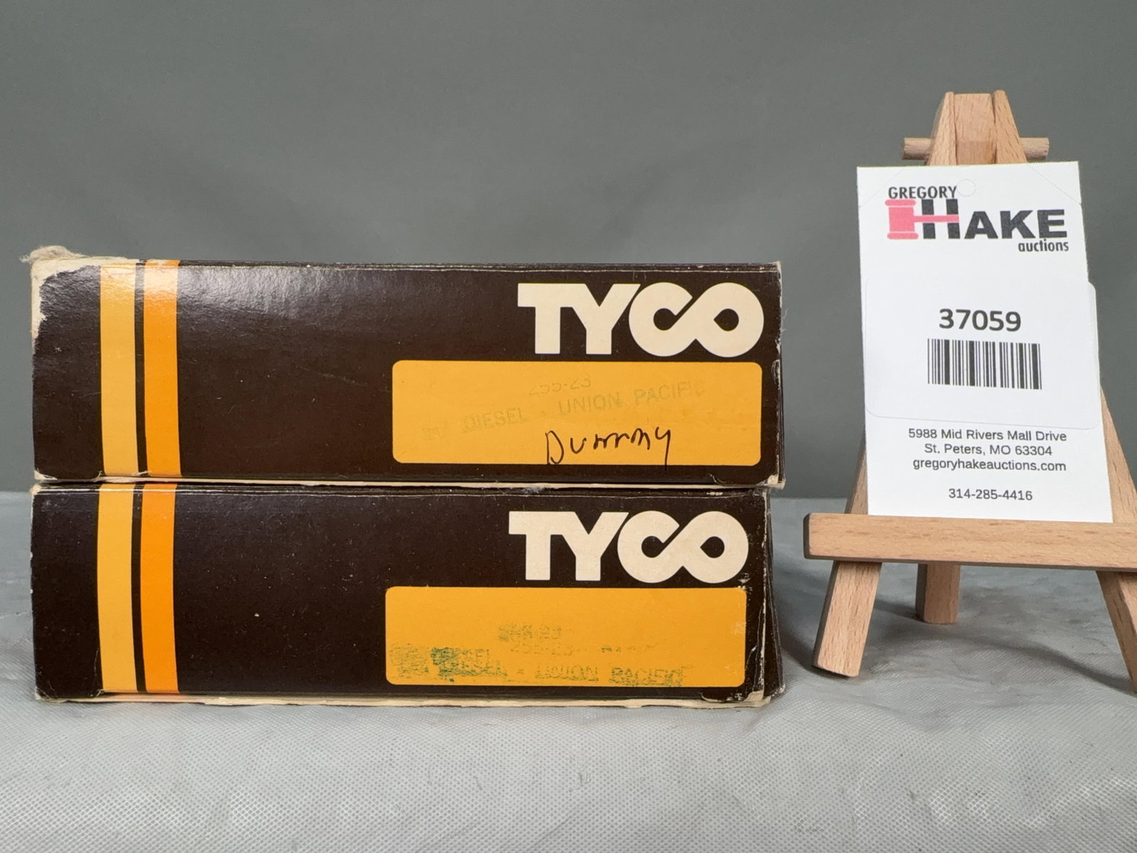2 Tyco Union Pacific Locomotives with Operating Headlights w/OB: 2 Tyco Union Pacific Locomotives with Operating Headlights w/OB.� Please see Photos for details. Size 15x5x3