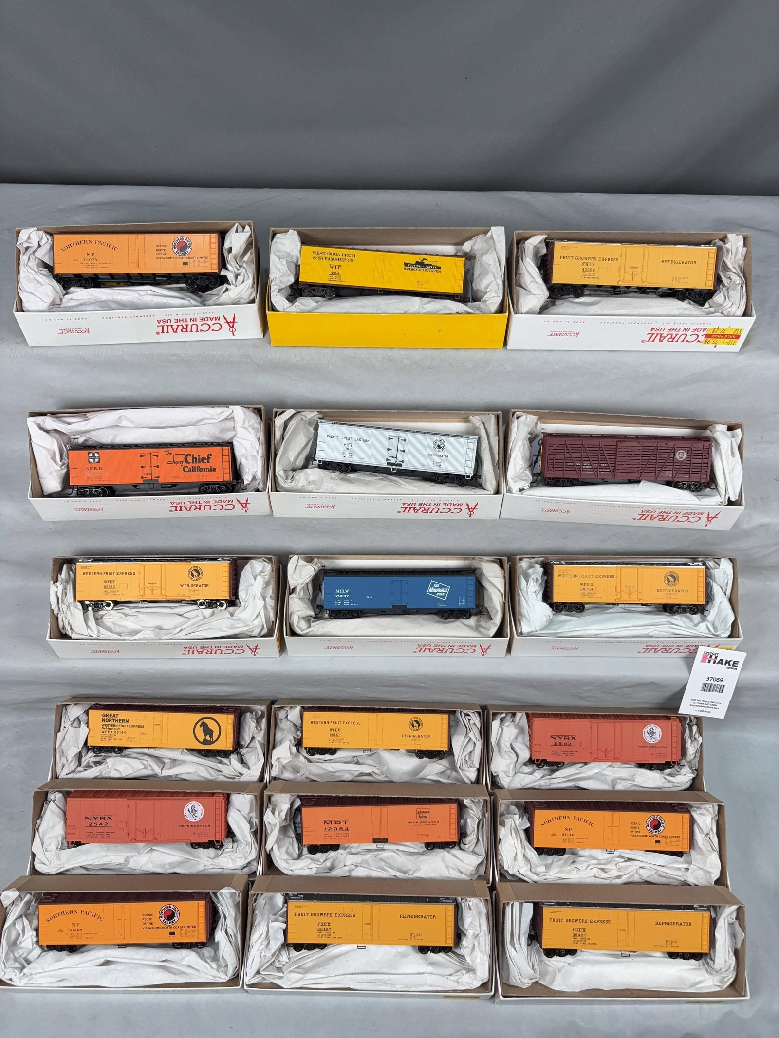 18 Accurail Freight Cars w/OB. - 2